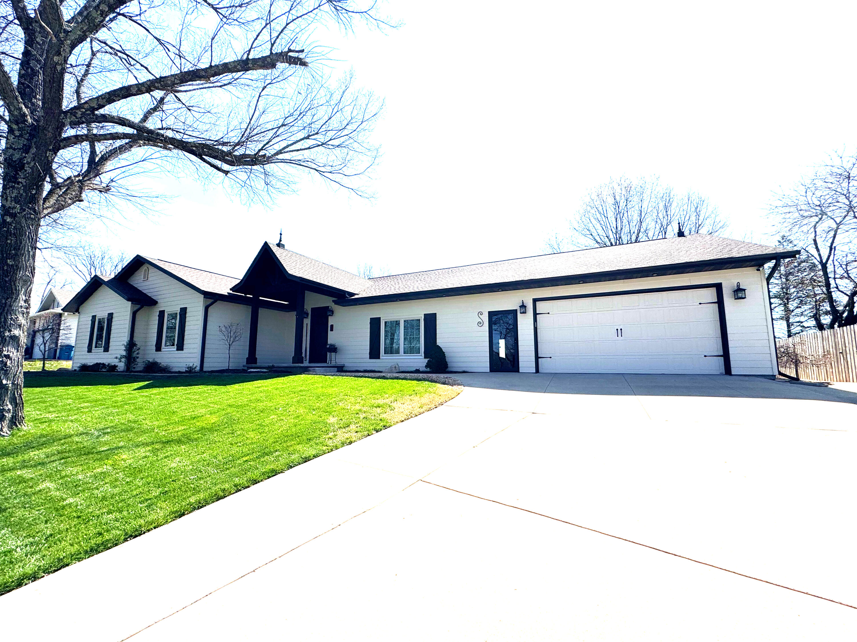 8 Midview Drive Property Photo 7