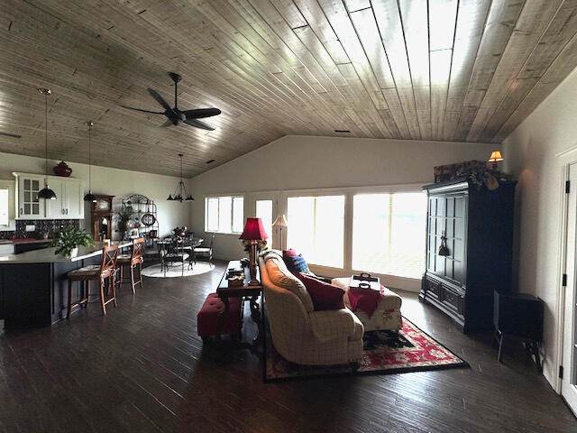 8 Midview Drive Property Photo 11