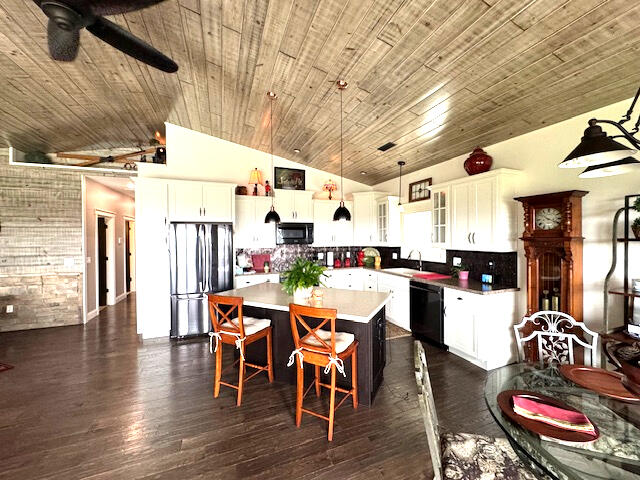 8 Midview Drive Property Photo 12