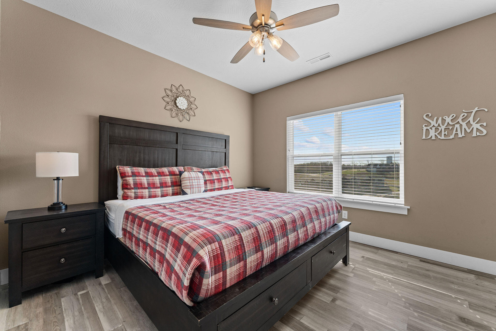 128 Chateau Mountain Court Property Photo 33