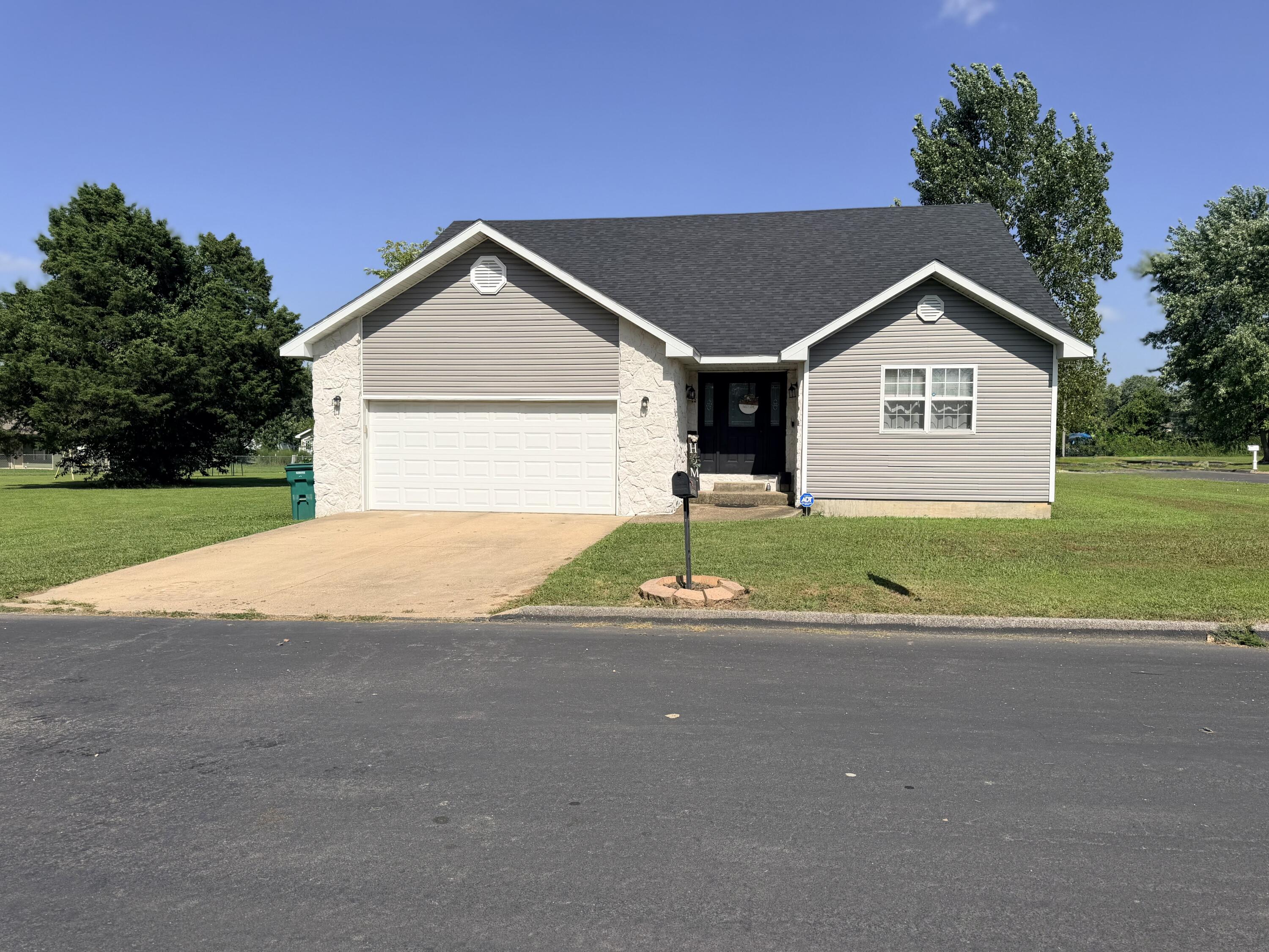 700 Robin Road Property Photo 1