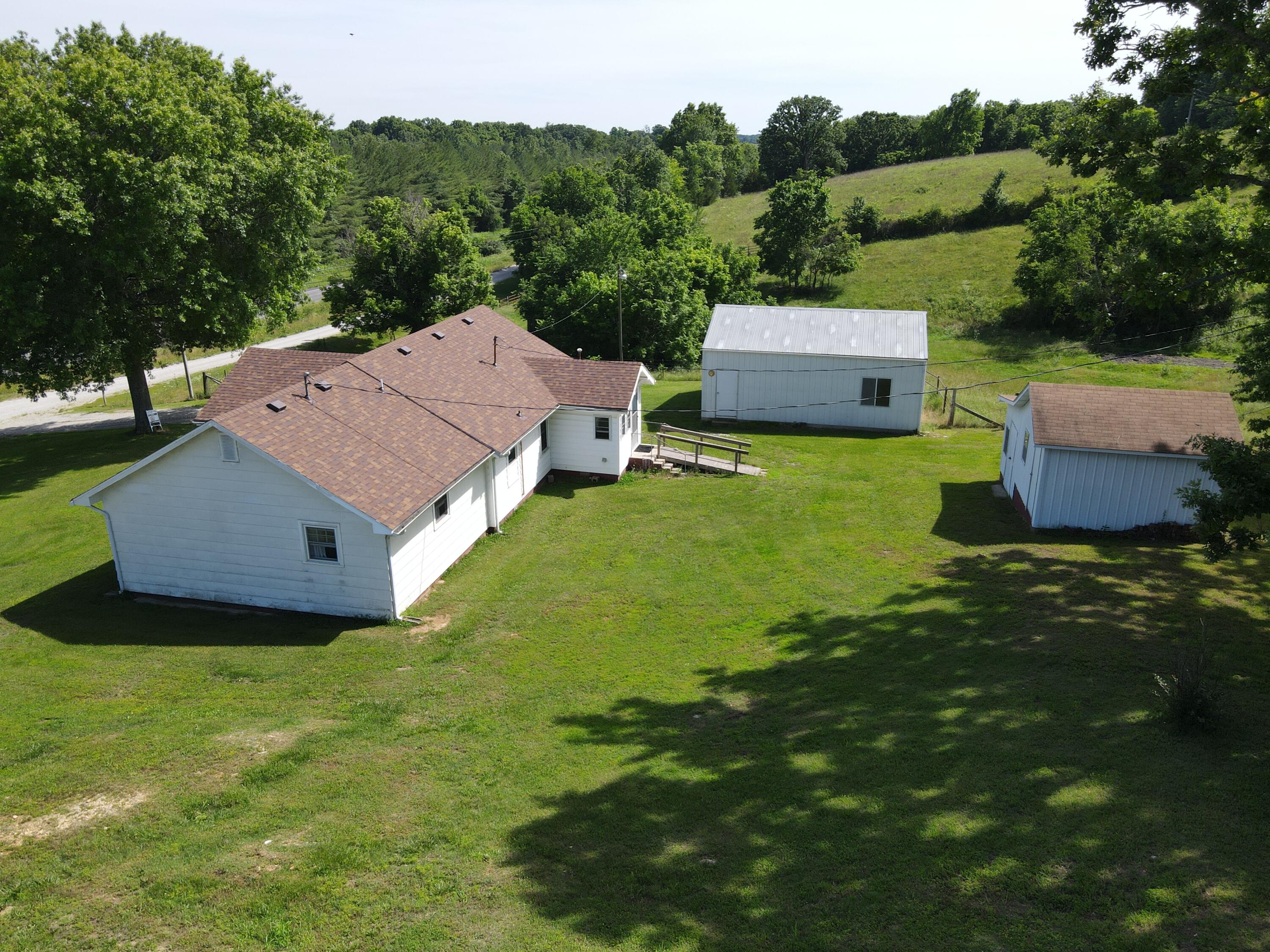 6413 County Road 5-403 Property Photo 3