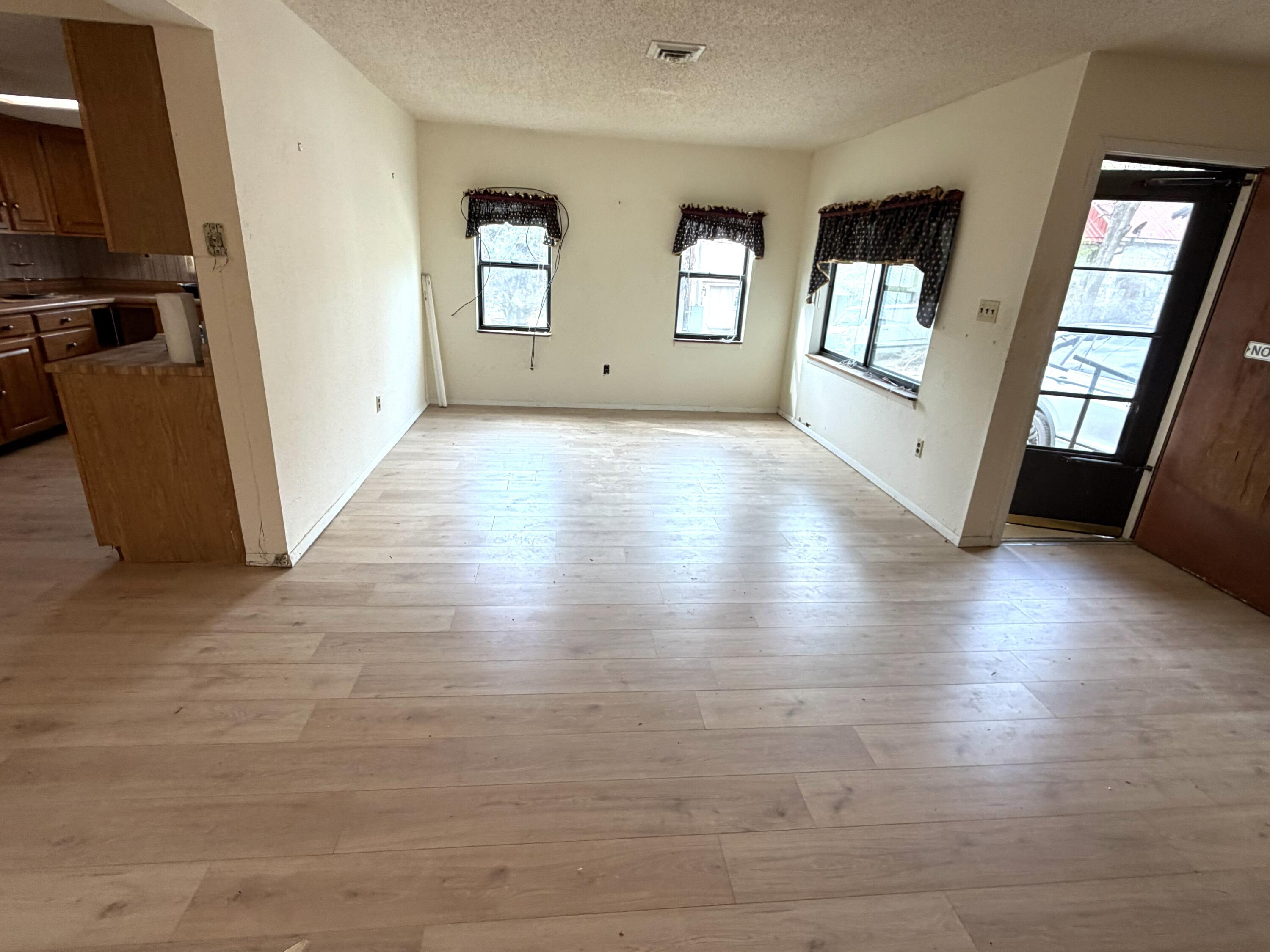 16232 Martin Drive Property Photo 3