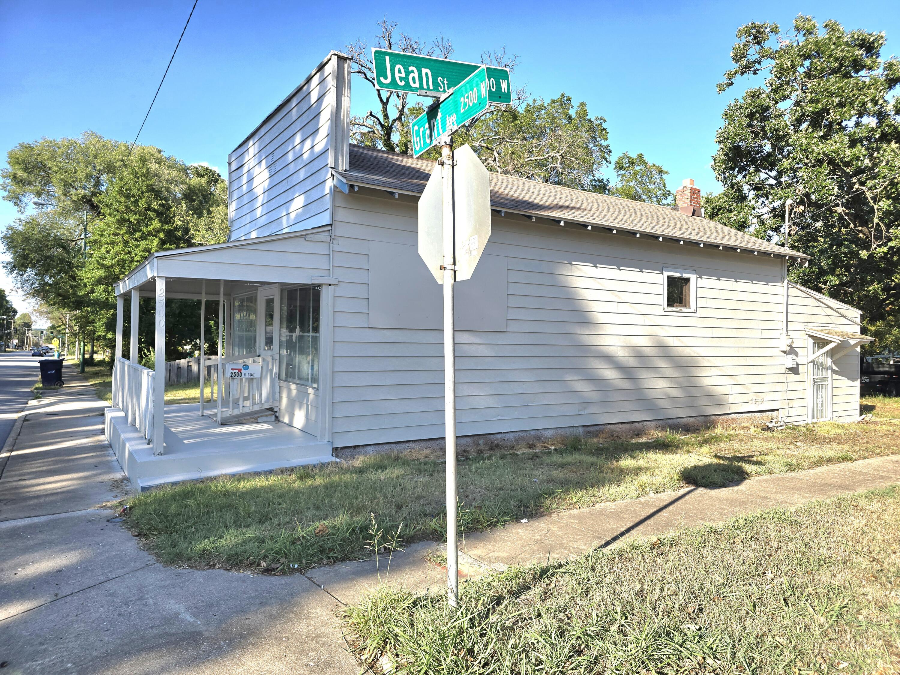 2500 North Grant Avenue Property Photo 2