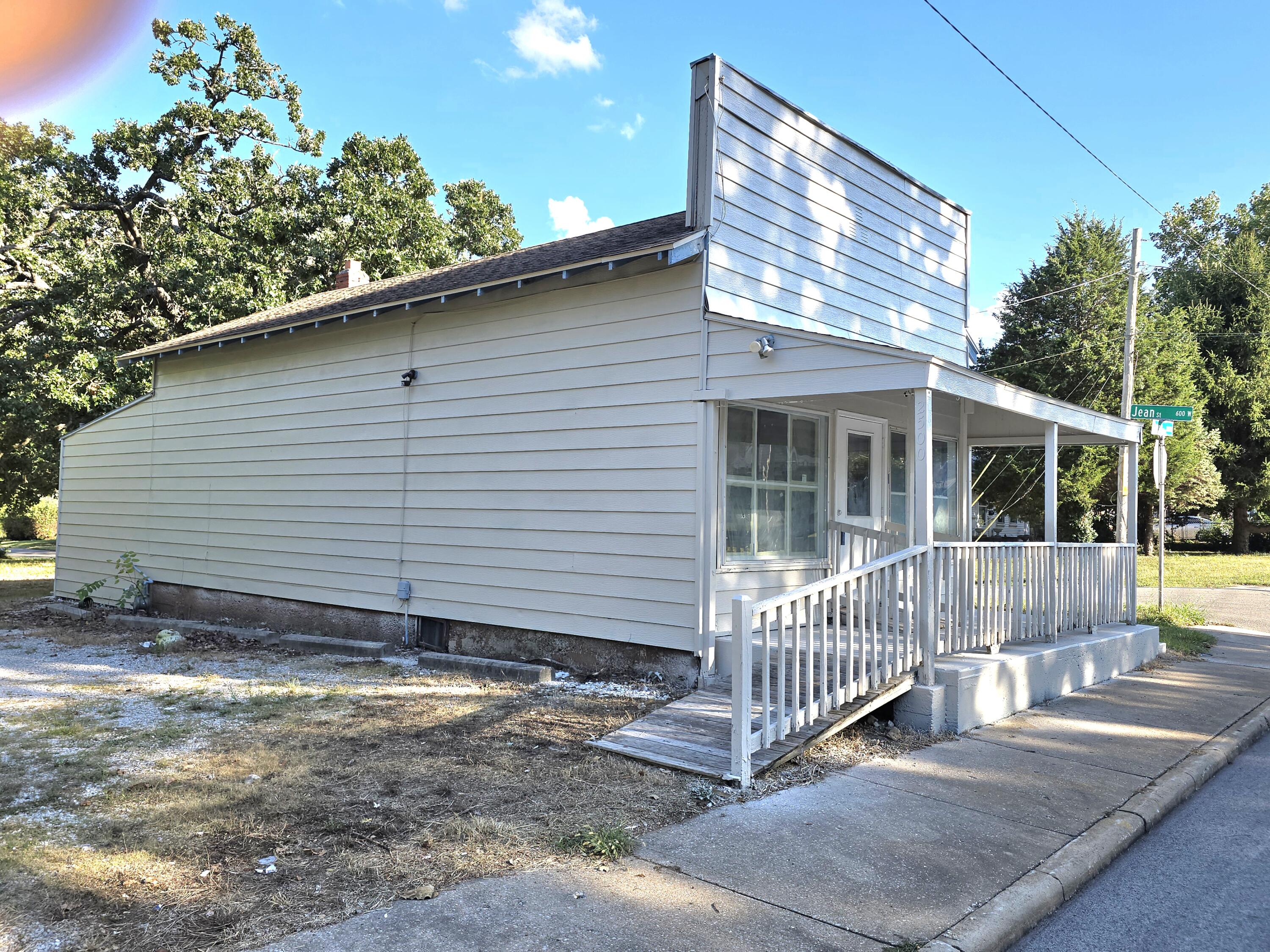 2500 North Grant Avenue Property Photo 4
