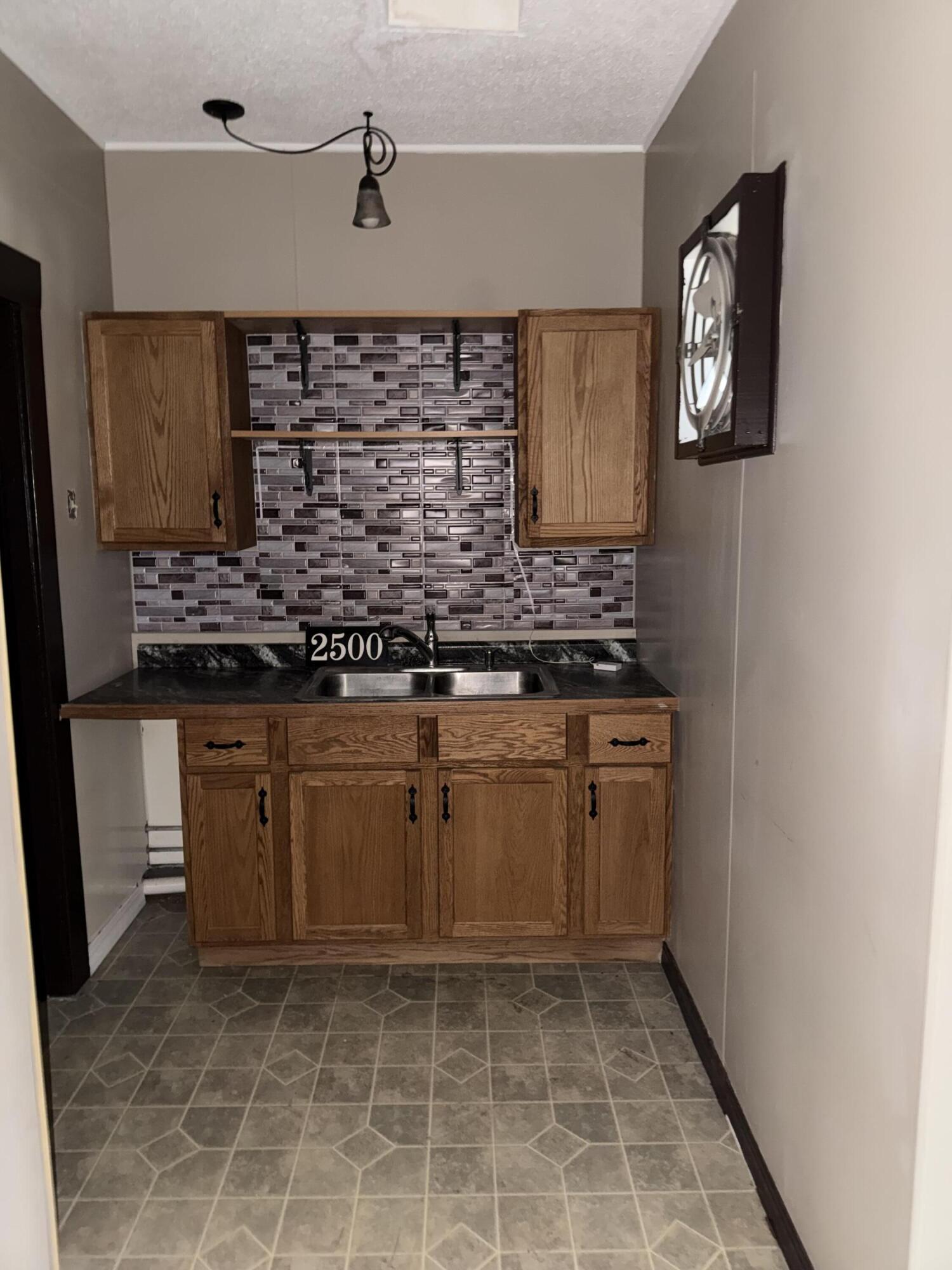 2500 North Grant Avenue Property Photo 9