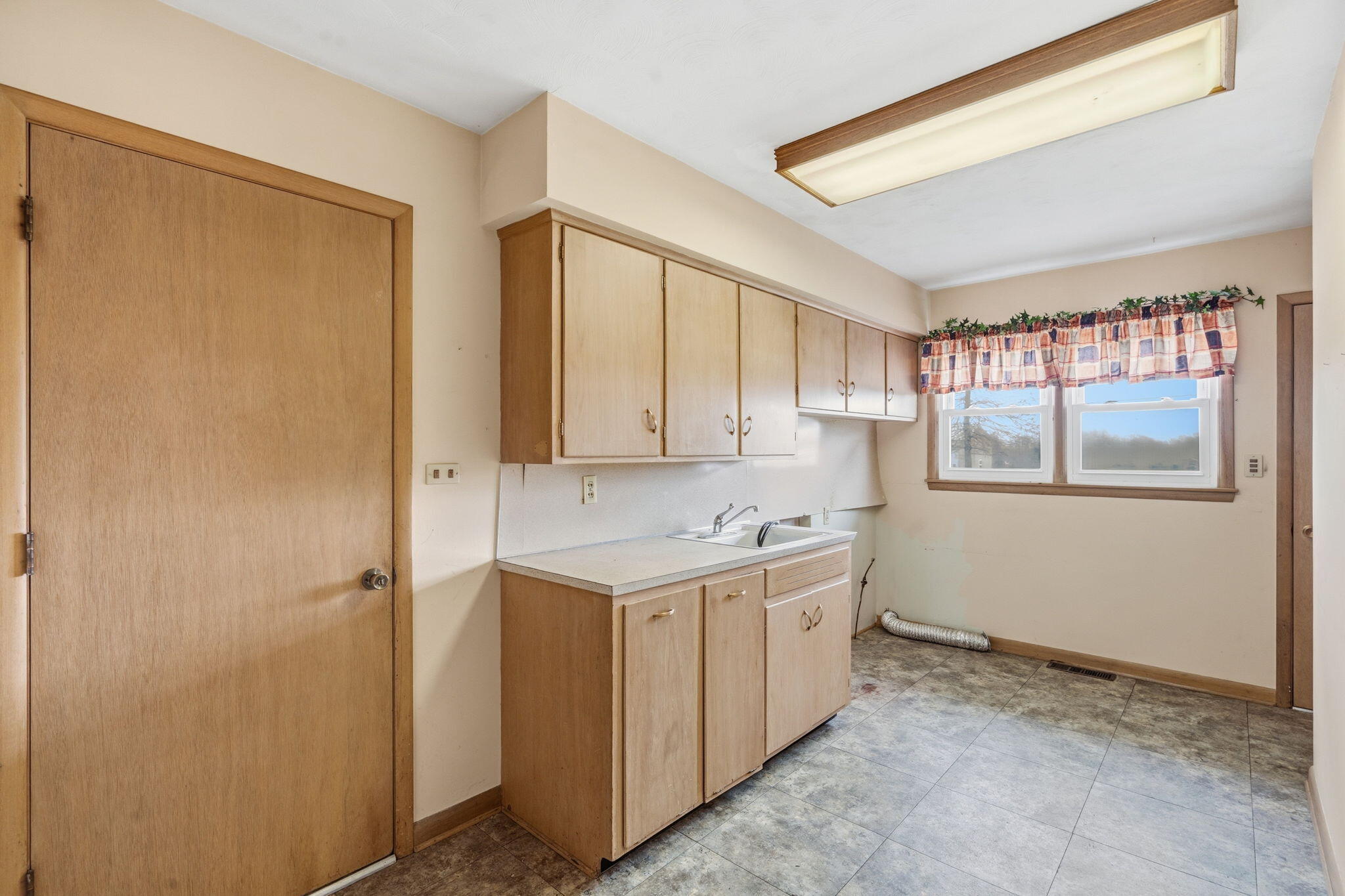 3916 South Springfield Avenue Property Photo 11
