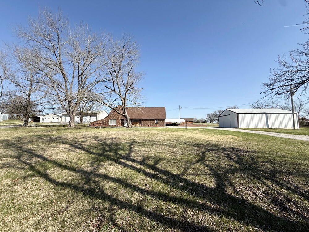 3705 East 150 Road Property Photo 2