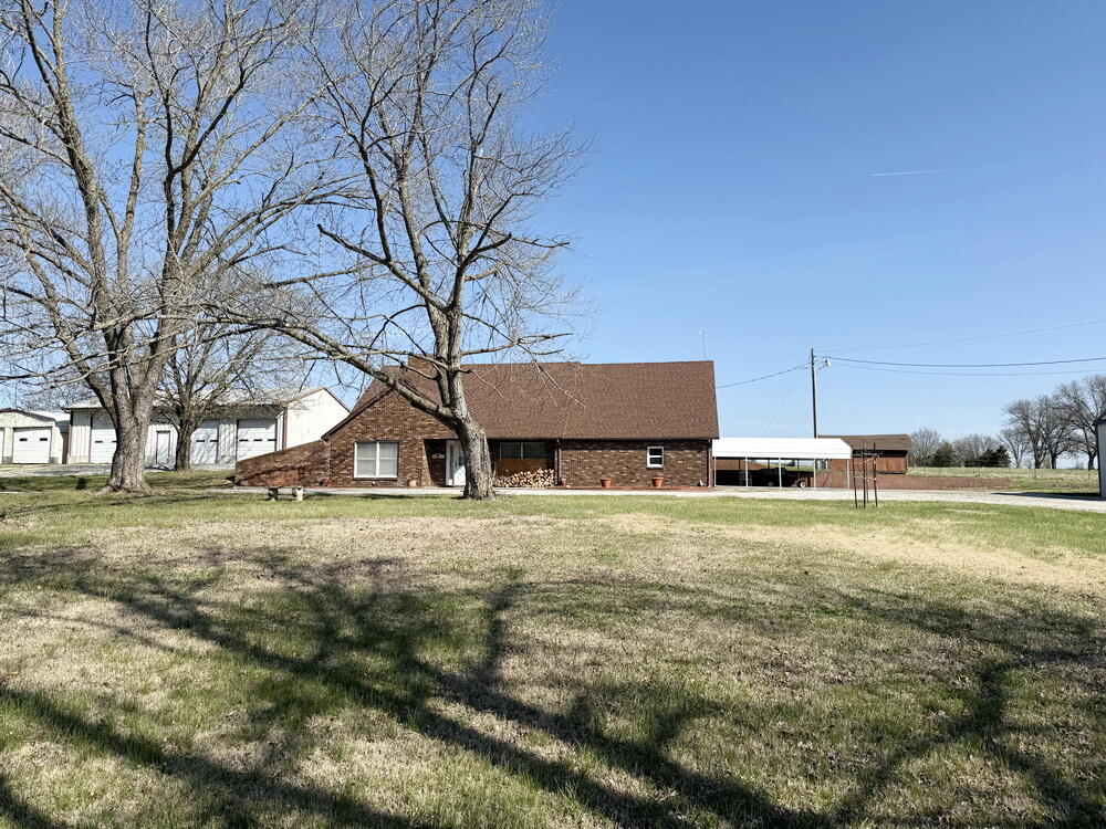 3705 East 150 Road Property Photo 3