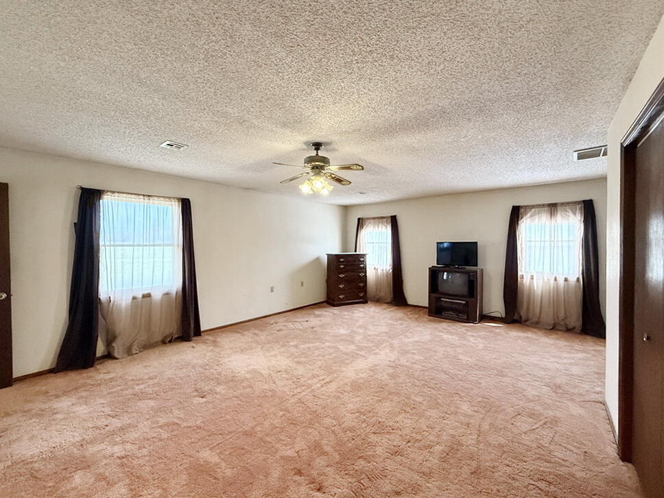 3705 East 150 Road Property Photo 25