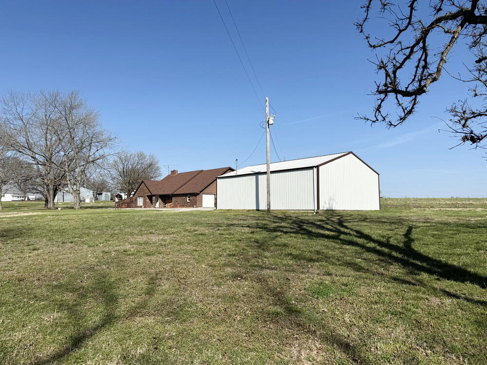 3705 East 150 Road Property Photo 39