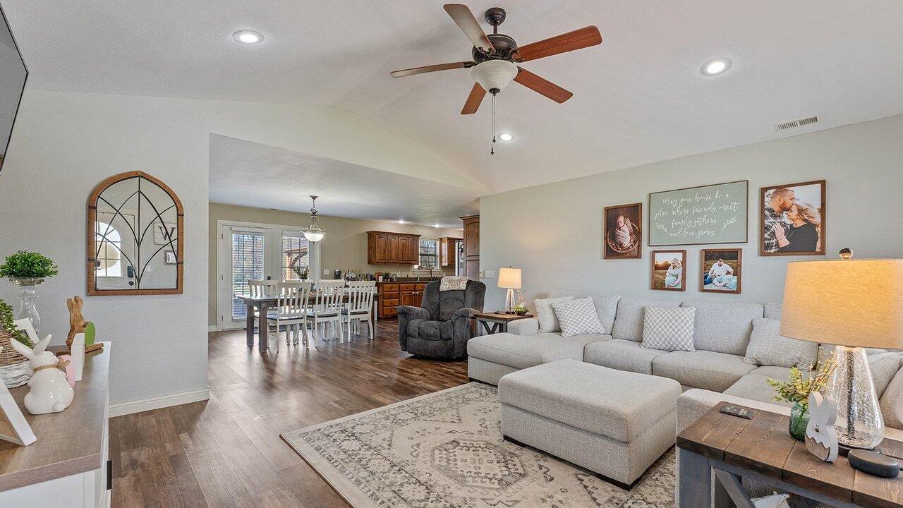11074 Iris Road Property Photo 1