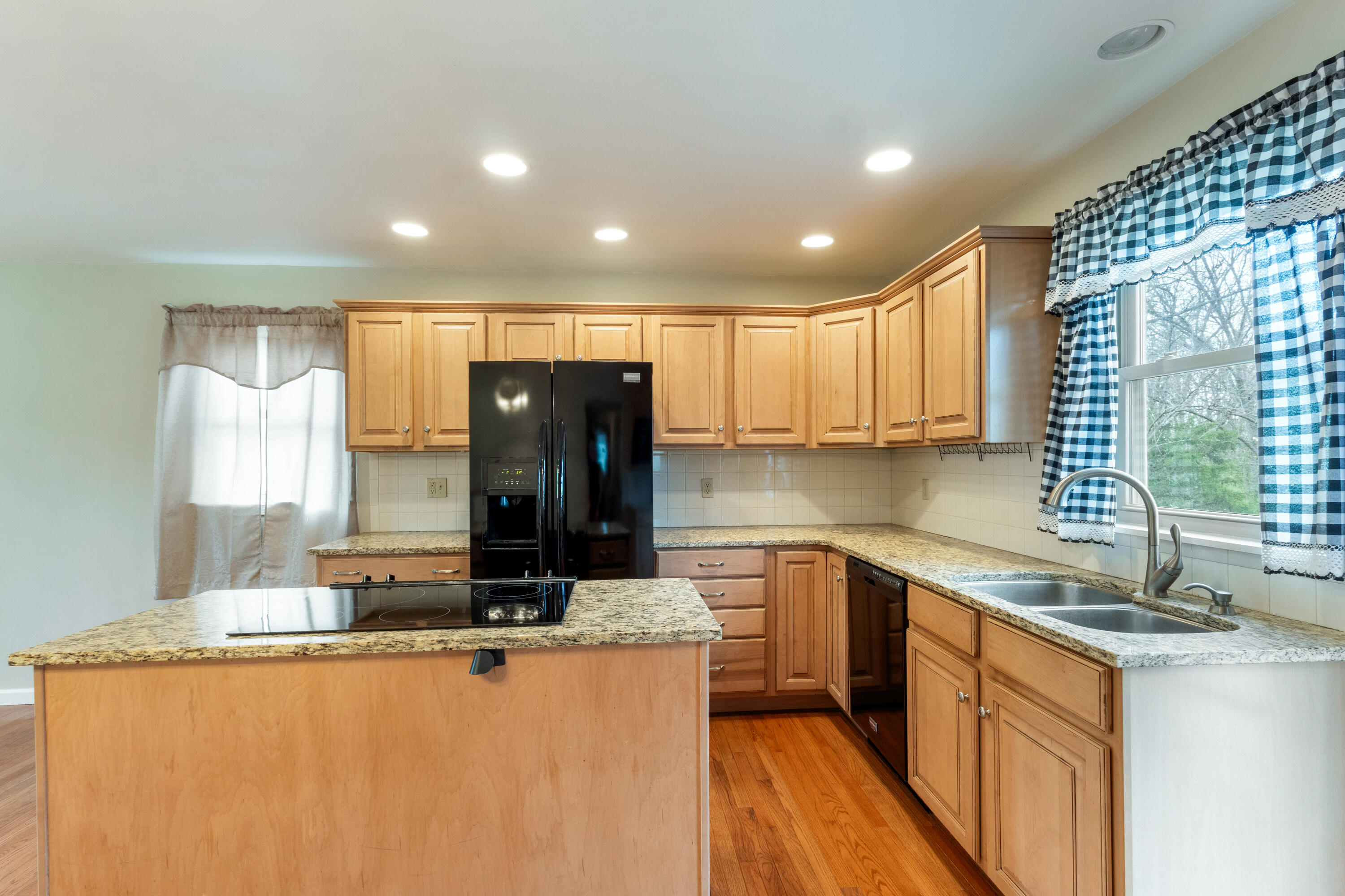 28316 Farm Road 1220 Property Photo 11