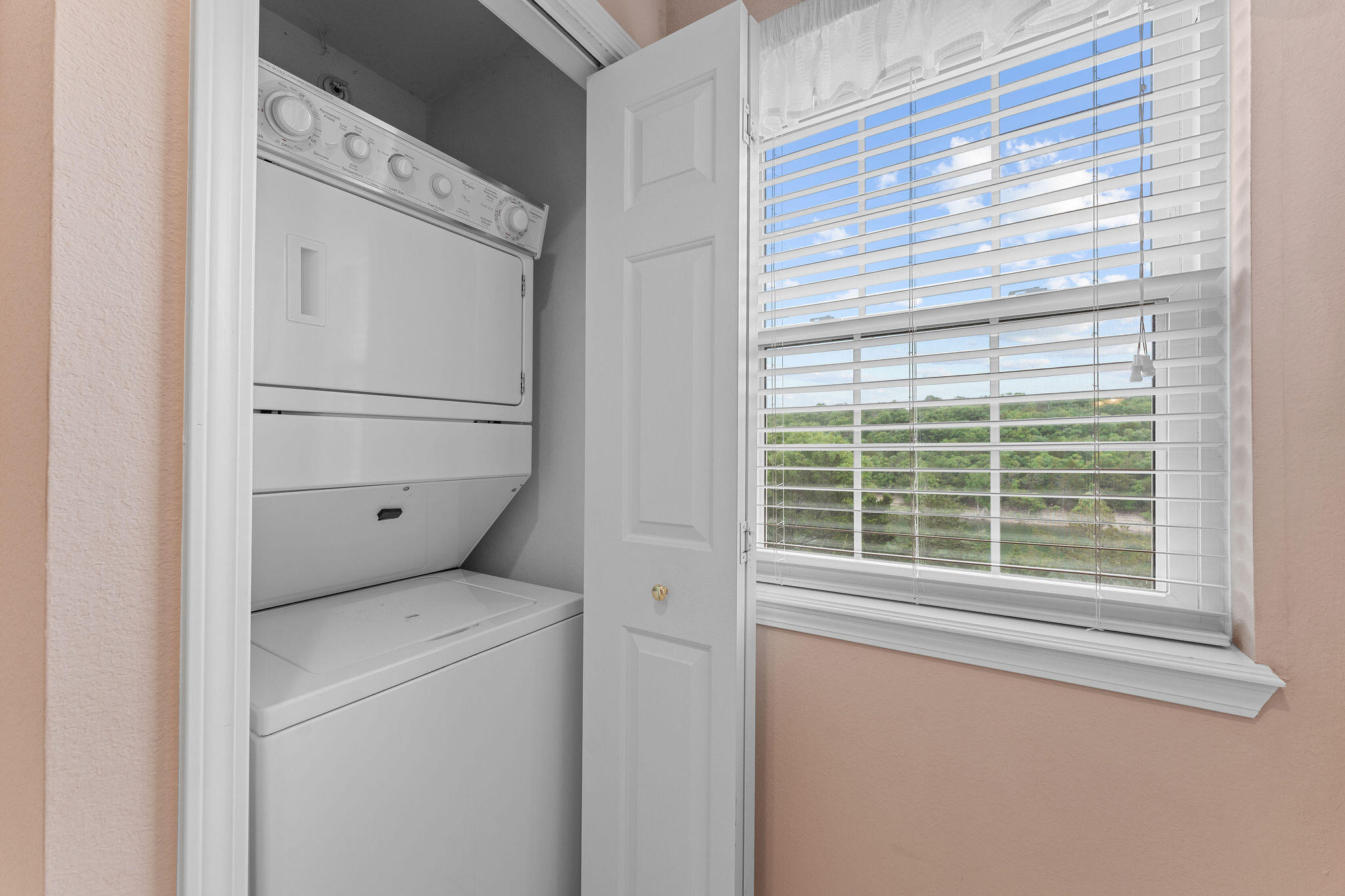 902 Rocky Shore Terrace Property Photo 16