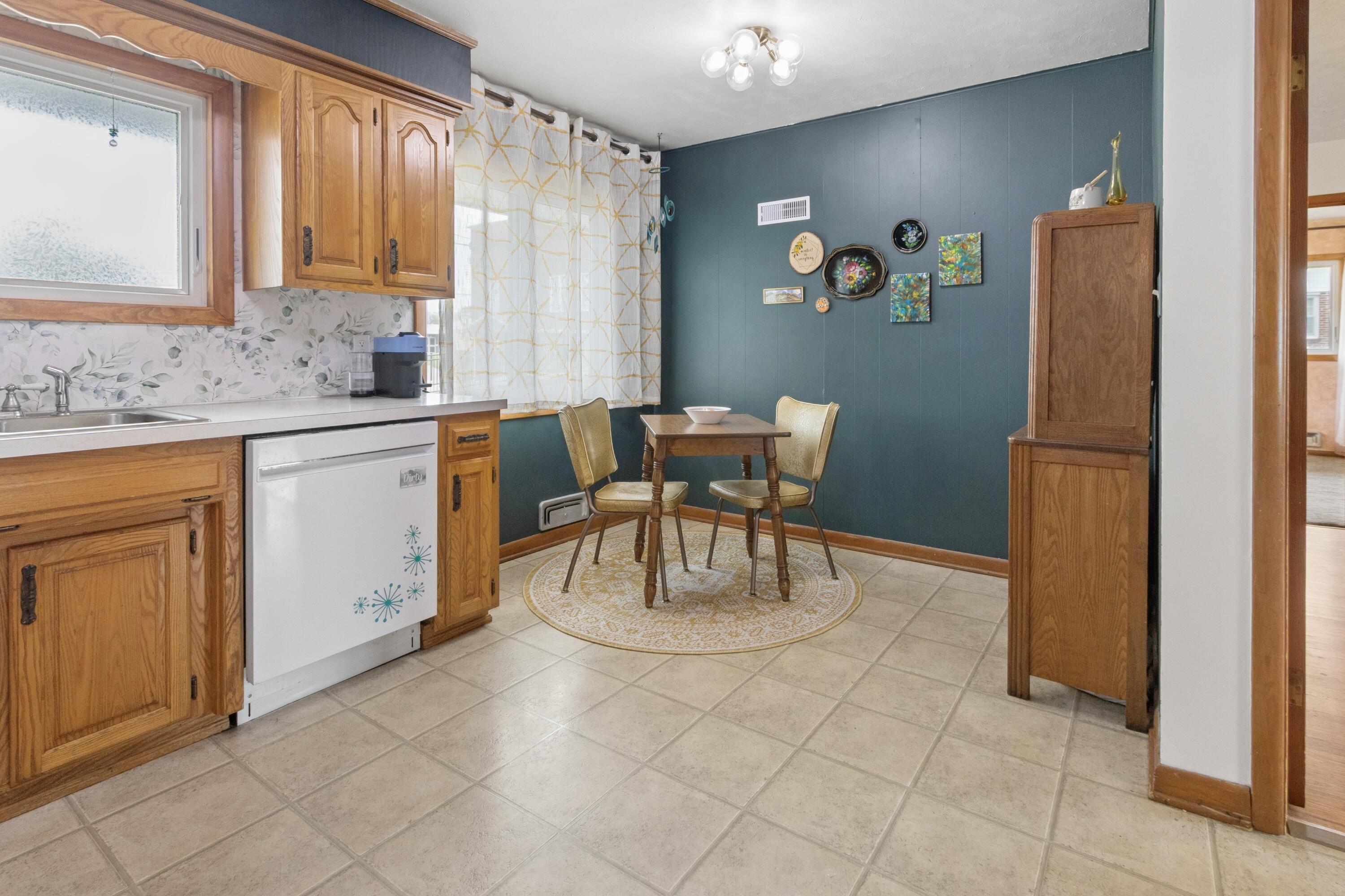 424 West Water Street Property Photo 6