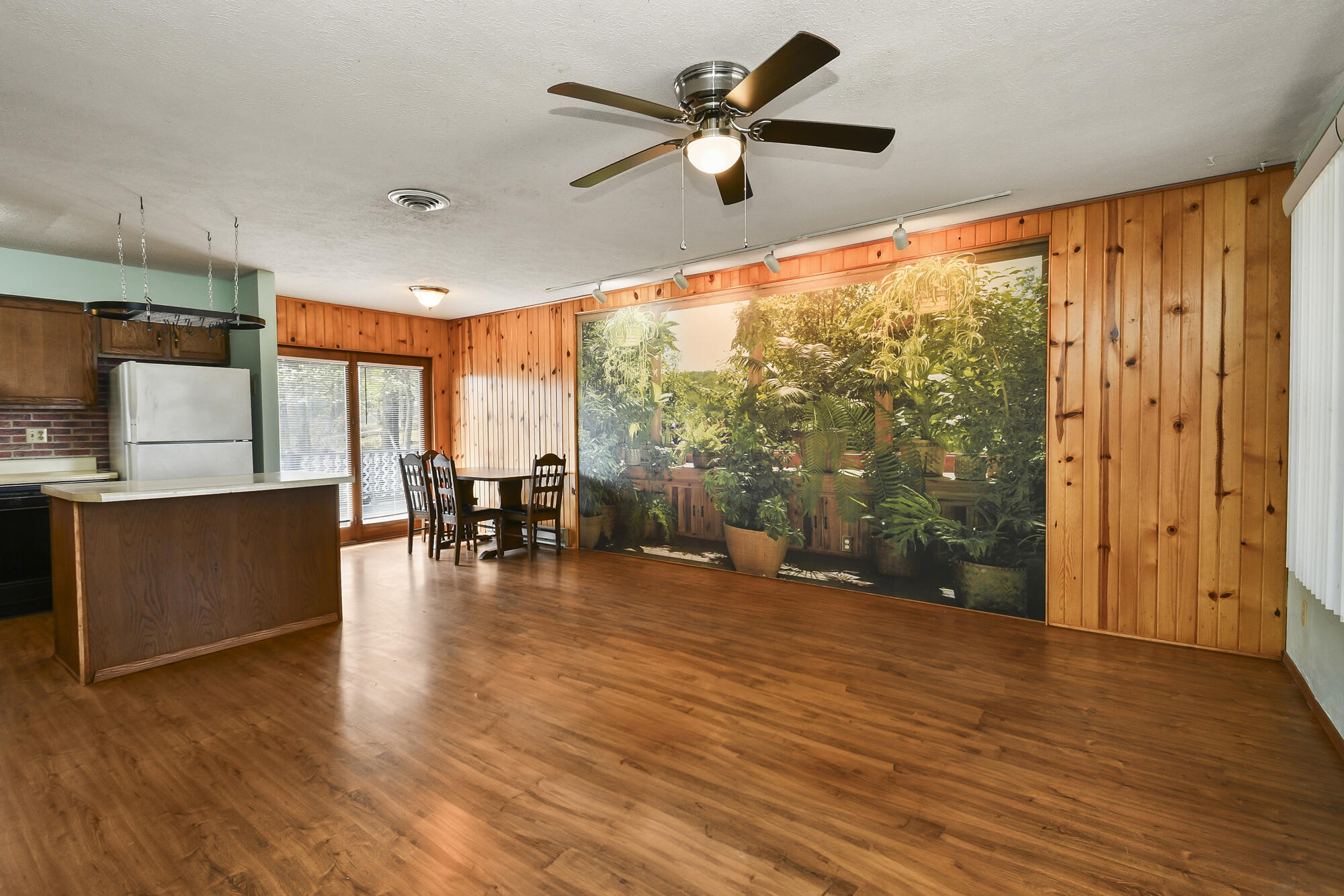 1650 Miller Drive Property Photo 7