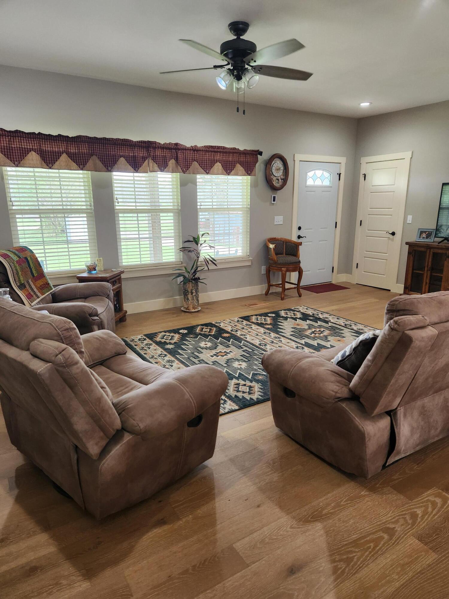 20687 Lawrence 1230 Property Photo 4