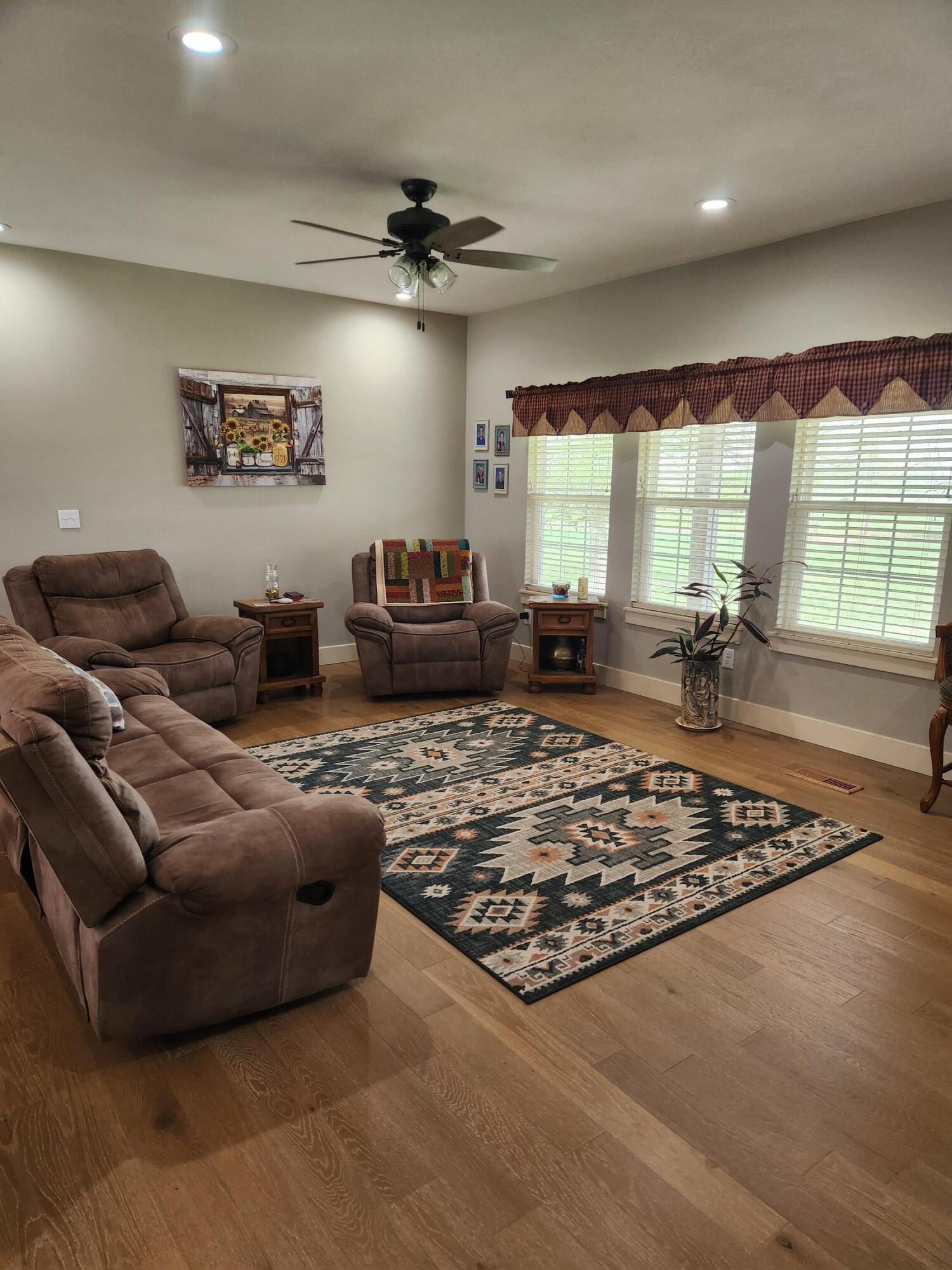 20687 Lawrence 1230 Property Photo 5