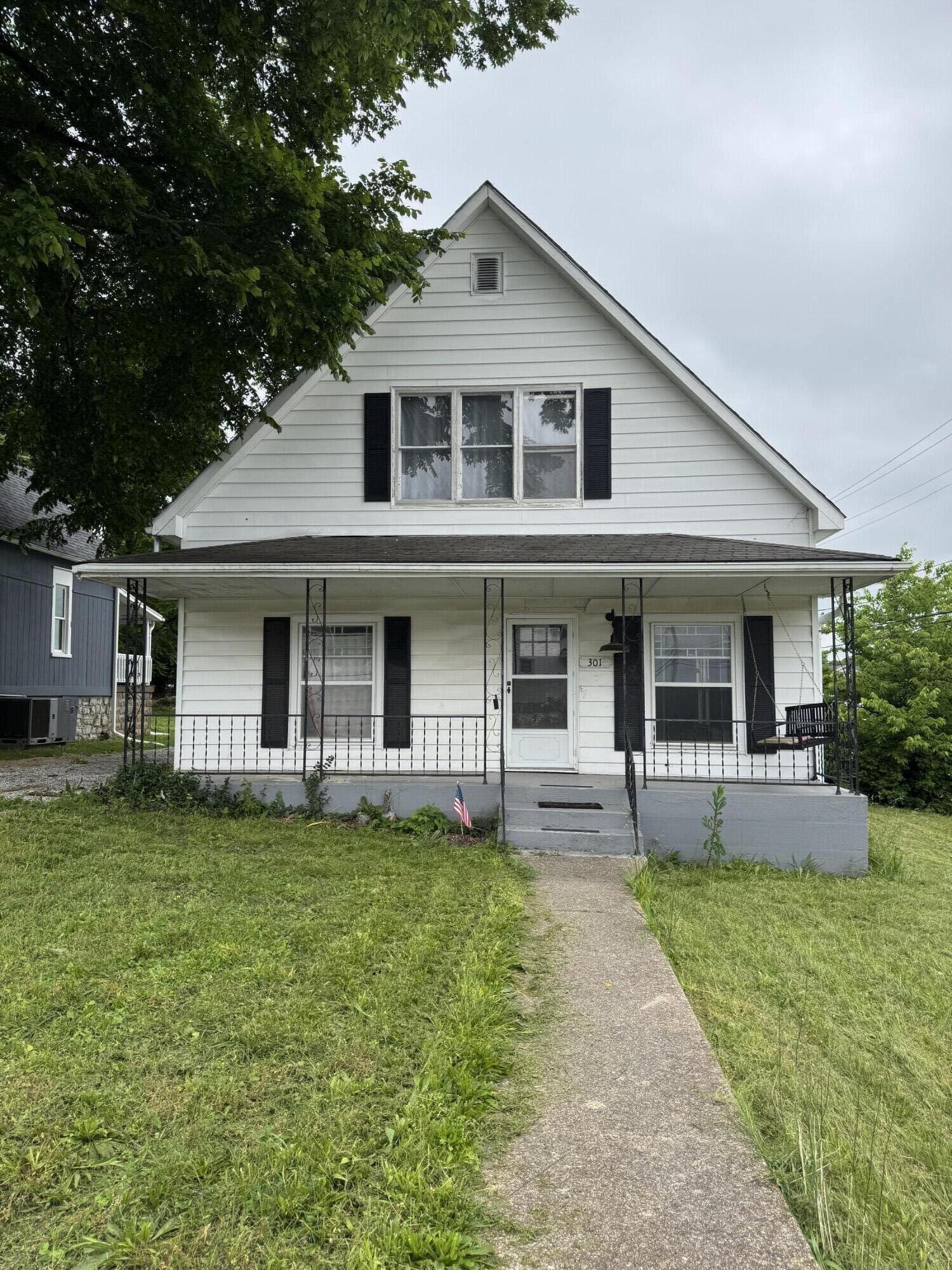 301 East Webster Avenue Property Photo 1