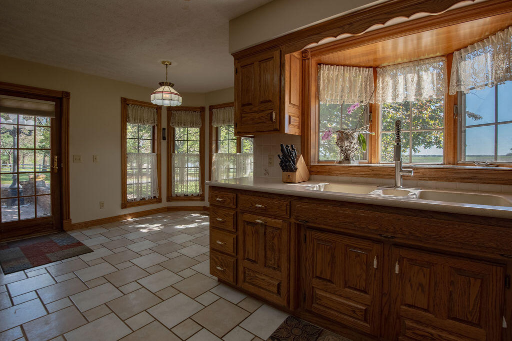 4181 North Farm Road 35 Property Photo 13