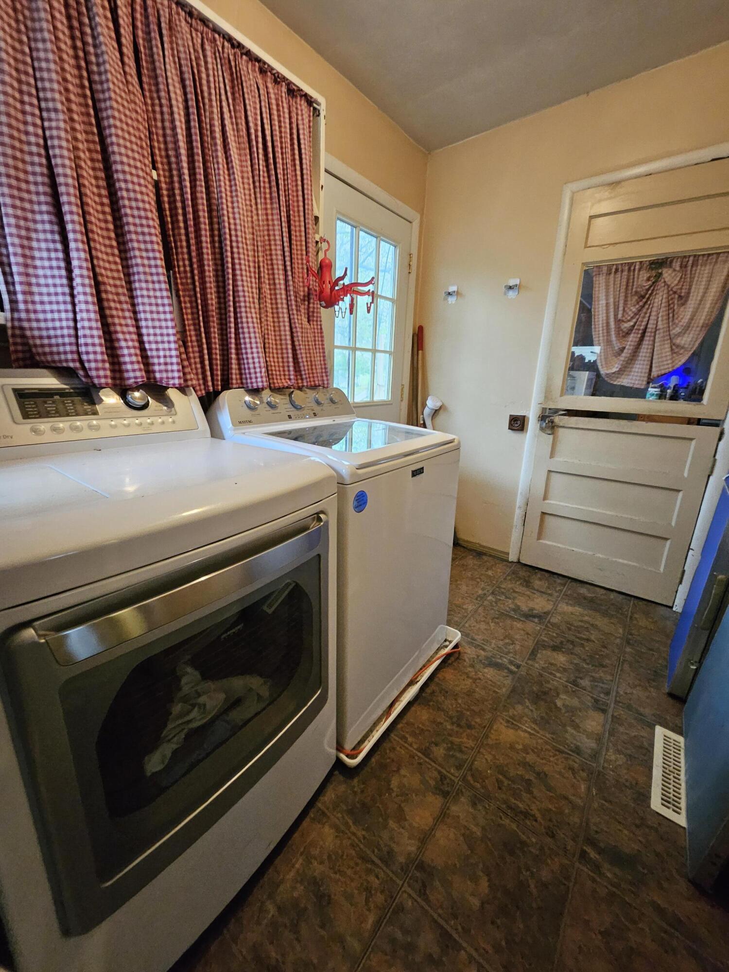 2648 North Howard Avenue Property Photo 13