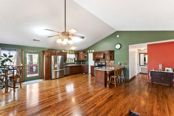 784 Lake Road Property Photo 10