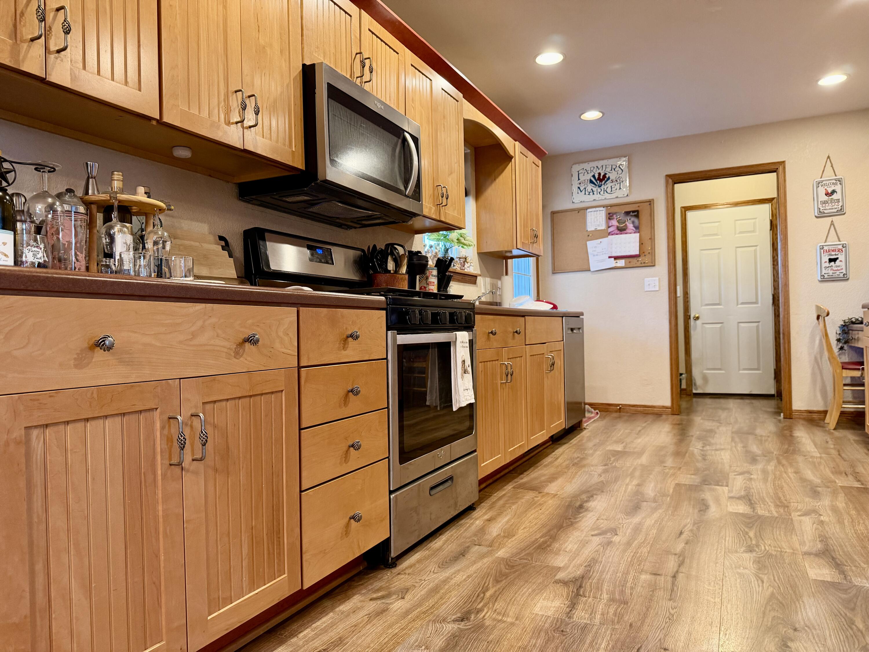 2481 Thorn Road Property Photo 7