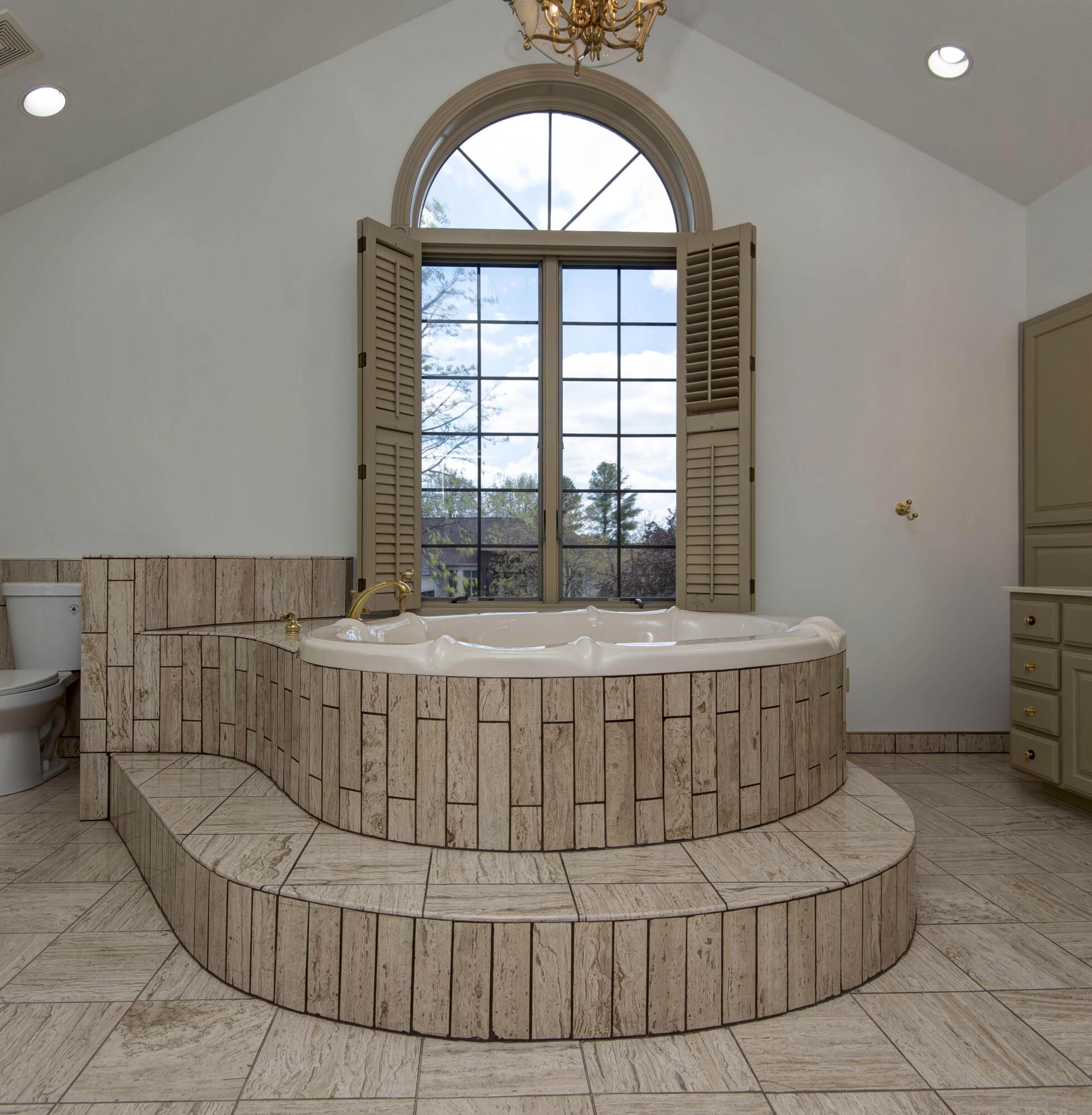 6307 South Meadowview Drive Property Photo 5