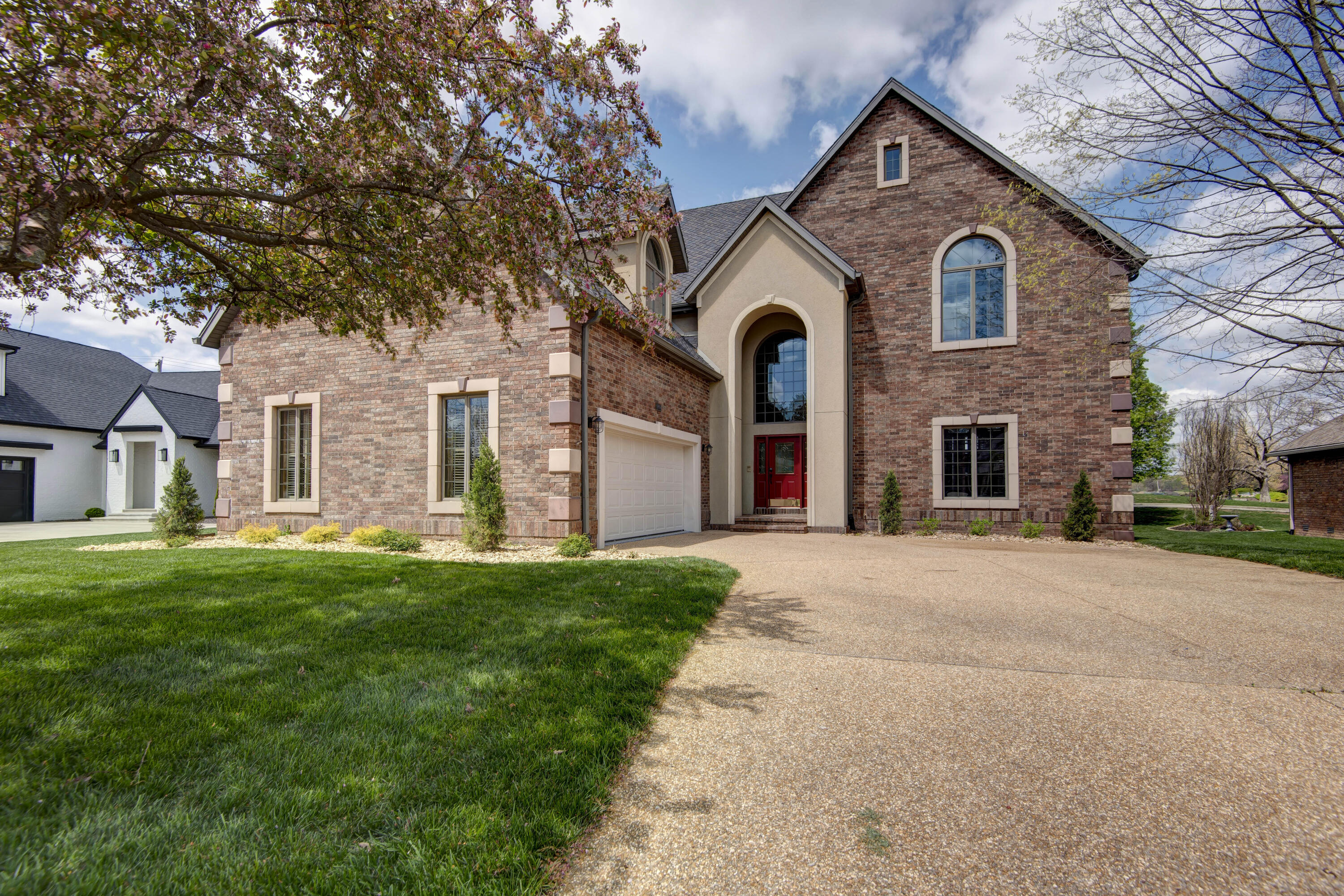 6307 South Meadowview Drive Property Photo 8