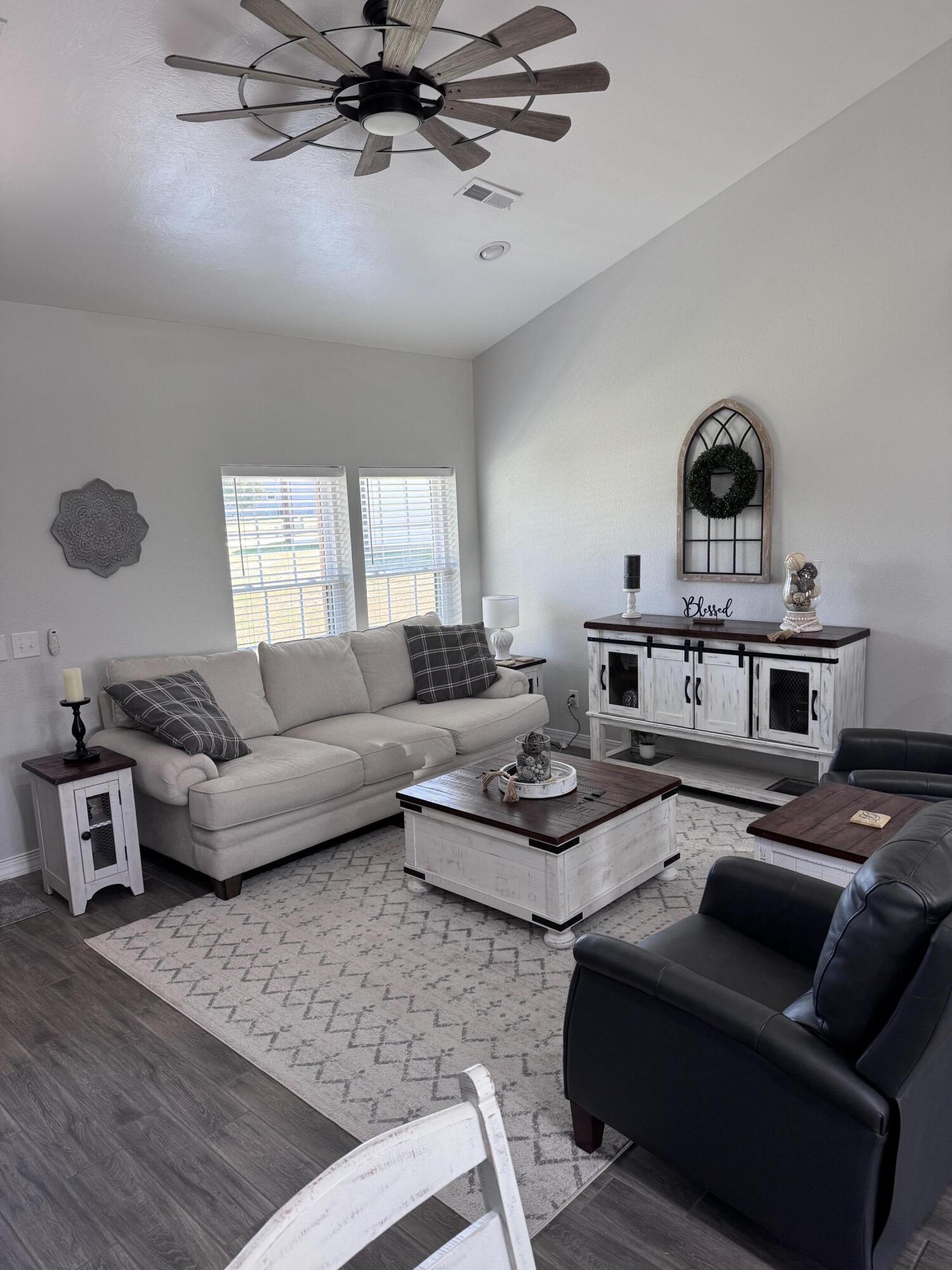 803 Robin Road Road Property Photo 3