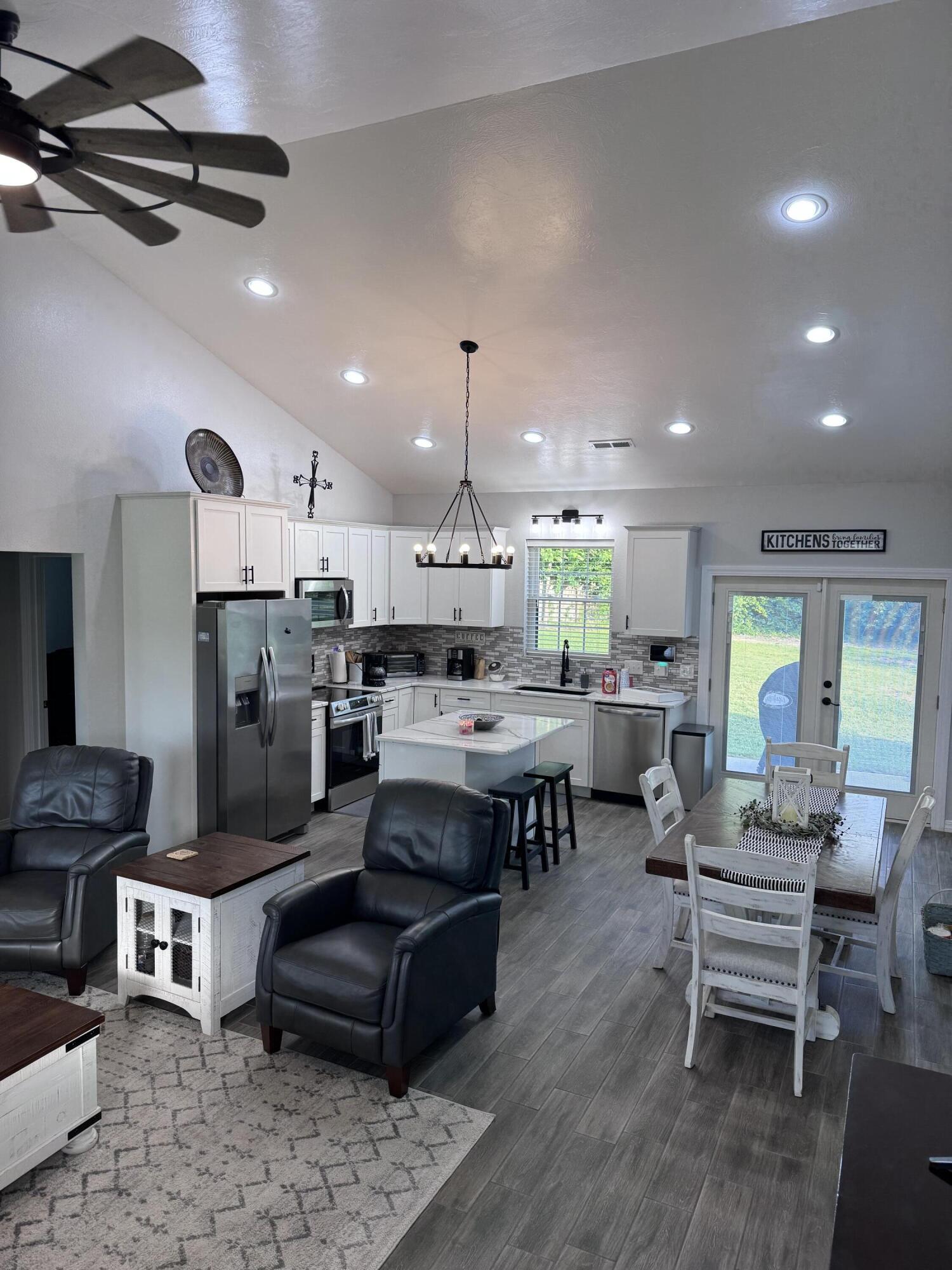 803 Robin Road Road Property Photo 4