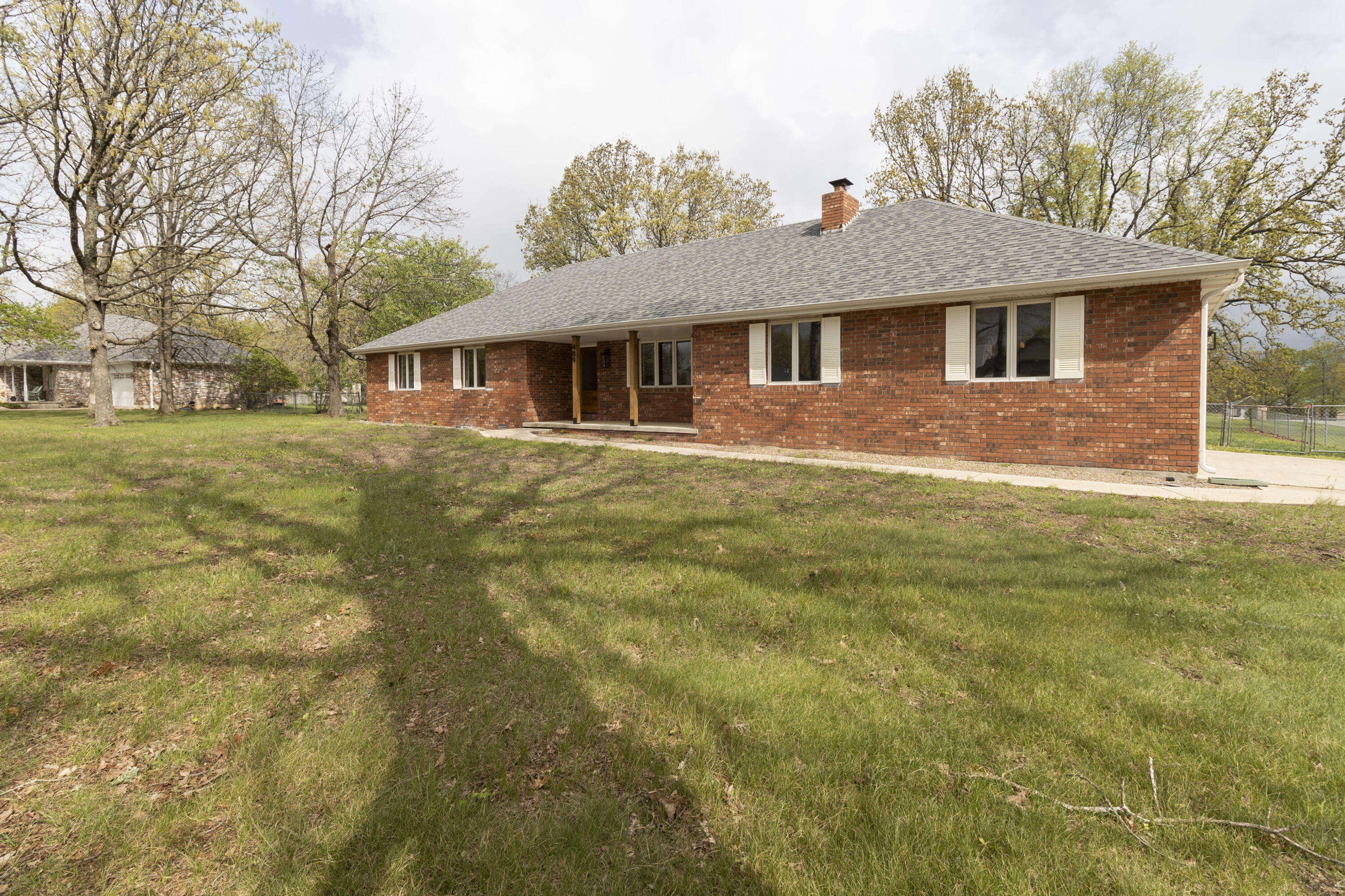 489 Meadowview Drive Property Photo 1