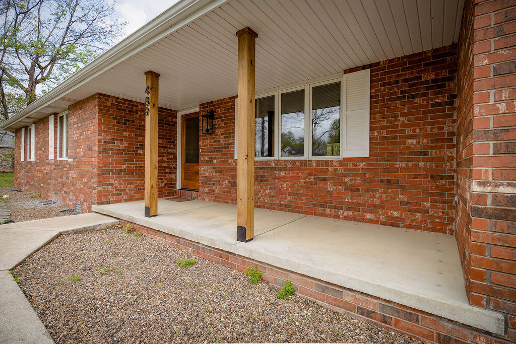 489 Meadowview Drive Property Photo 2