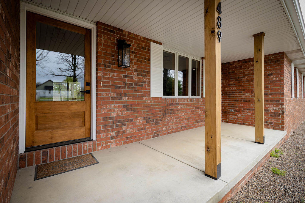 489 Meadowview Drive Property Photo 3