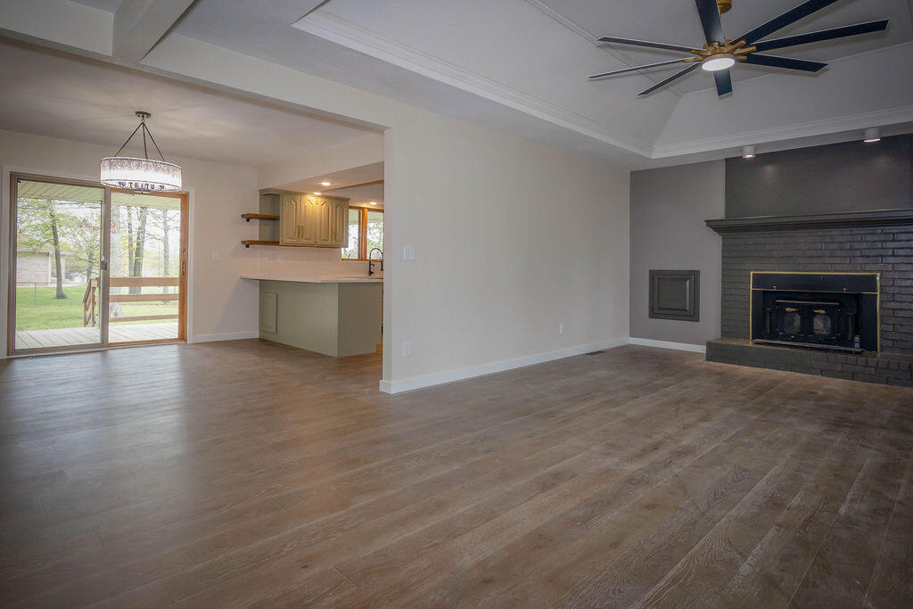 489 Meadowview Drive Property Photo 4