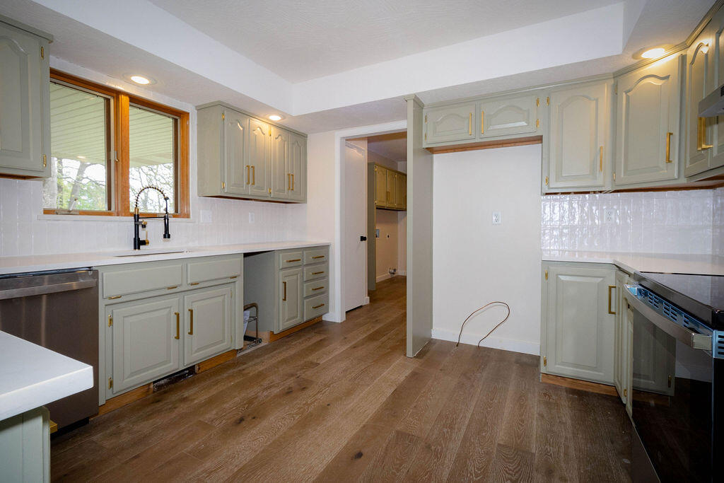 489 Meadowview Drive Property Photo 10
