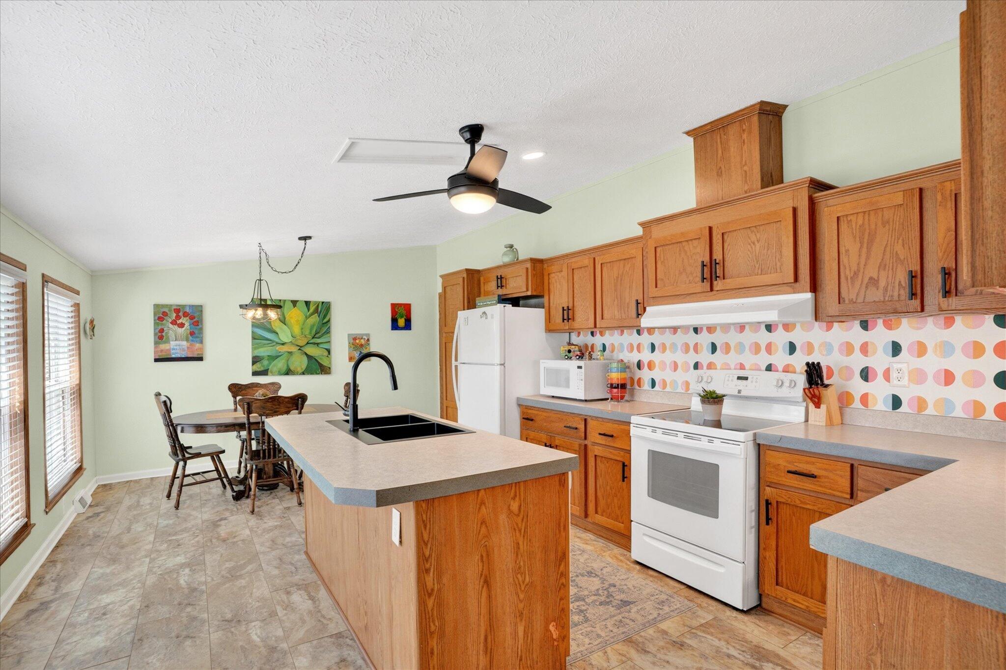 21915 County Road 242 Property Photo 10