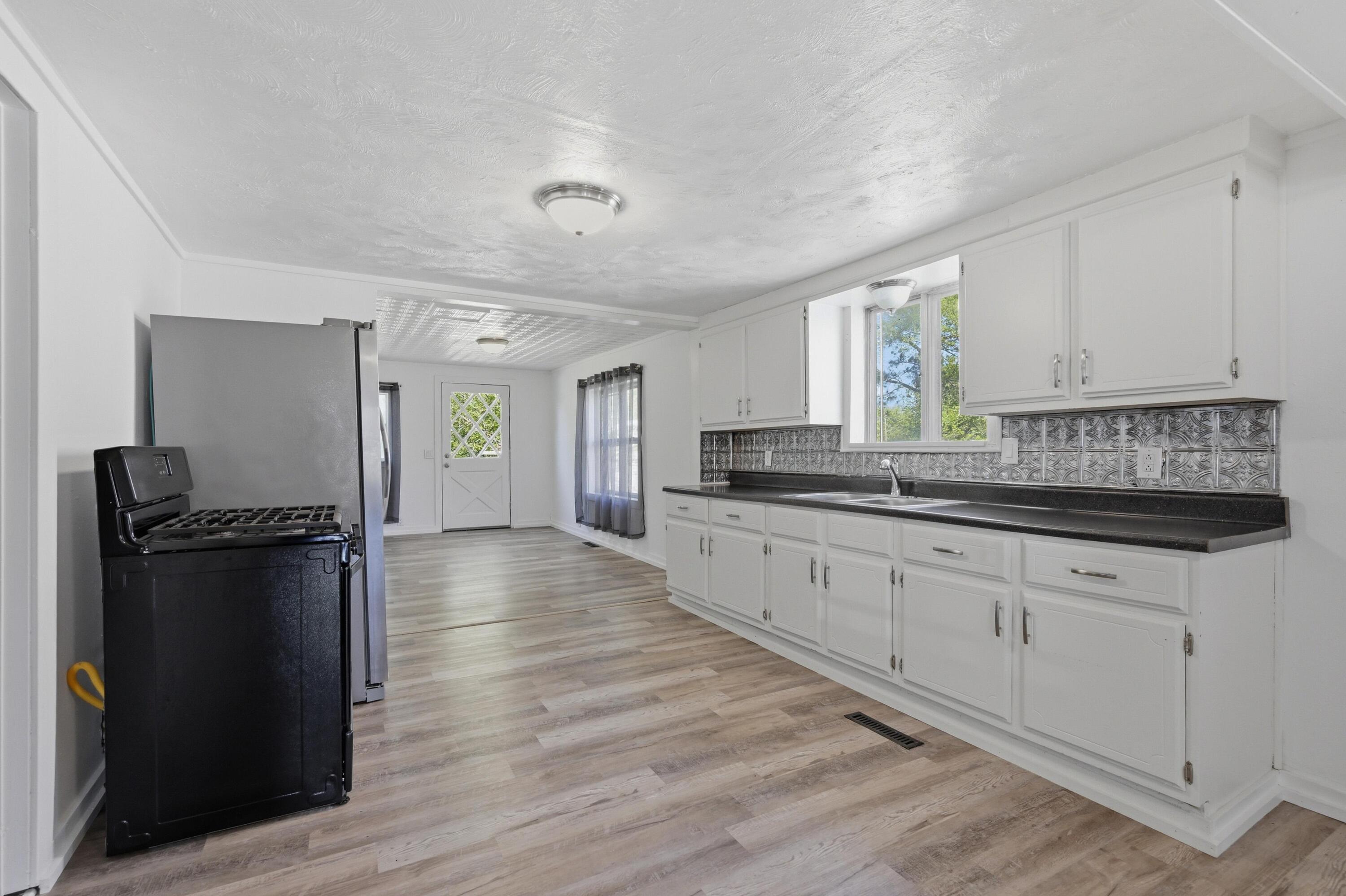 616 South Mckinley Avenue Property Photo 11