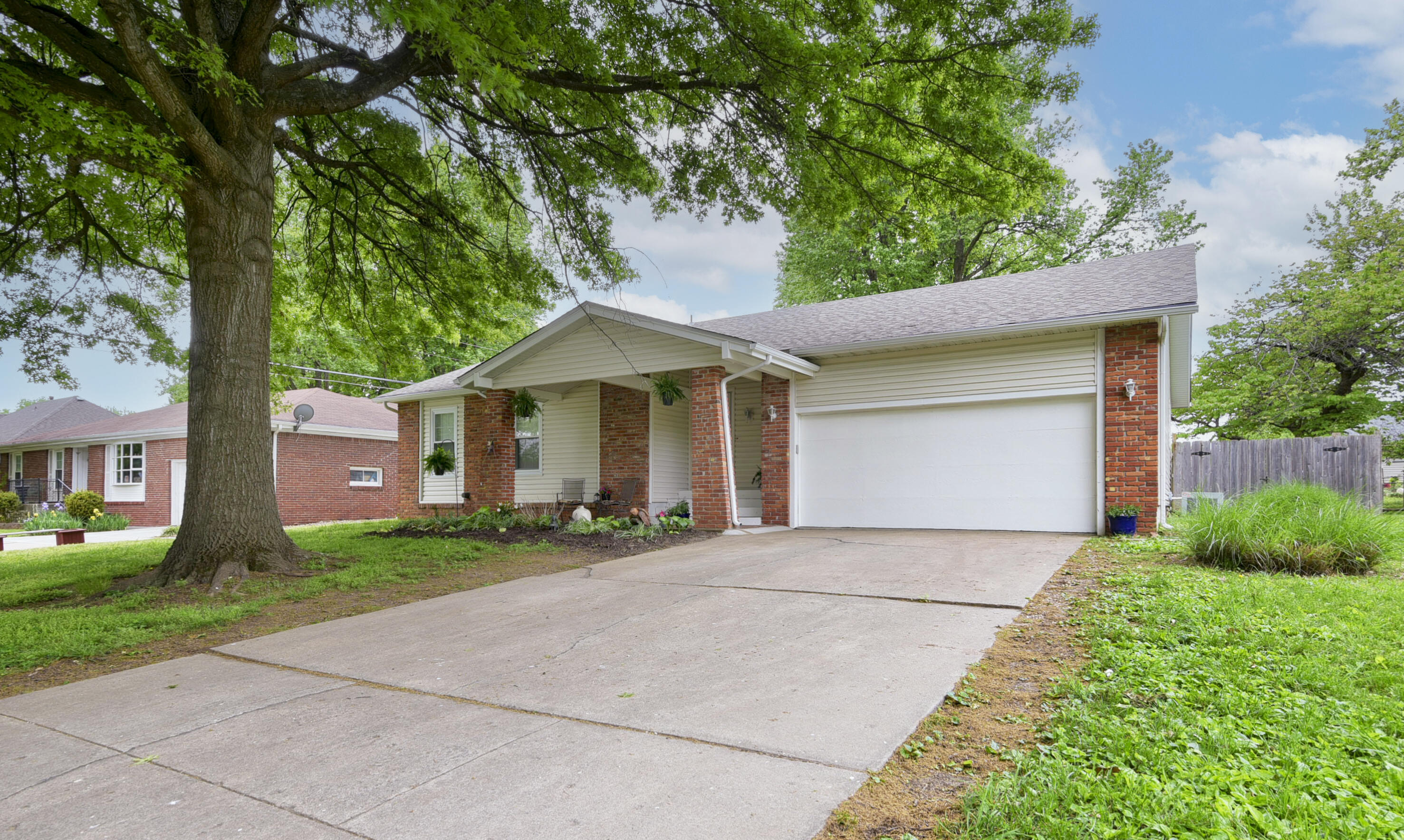 3409 South Rogers Avenue Property Photo 1