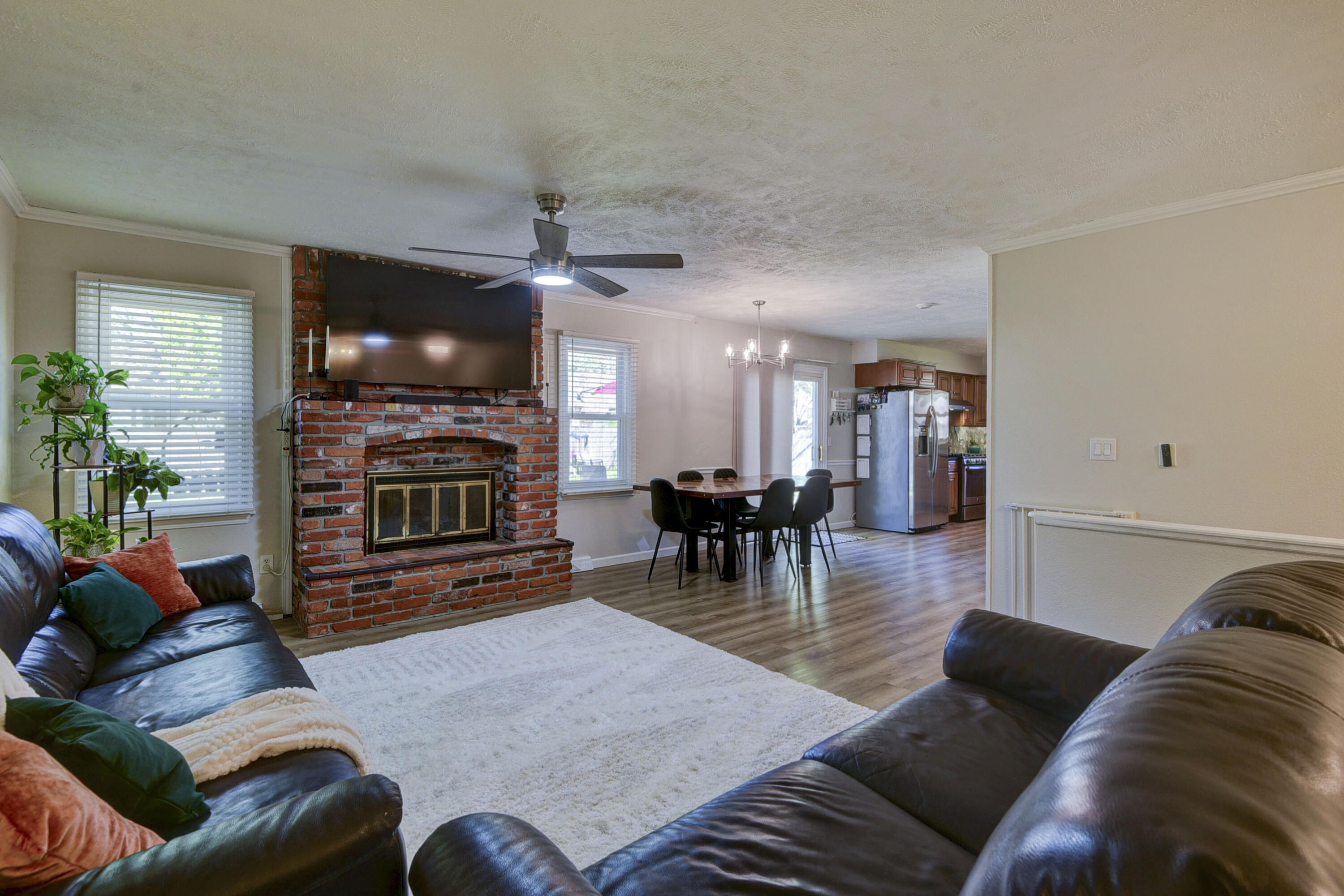 3409 South Rogers Avenue Property Photo 5