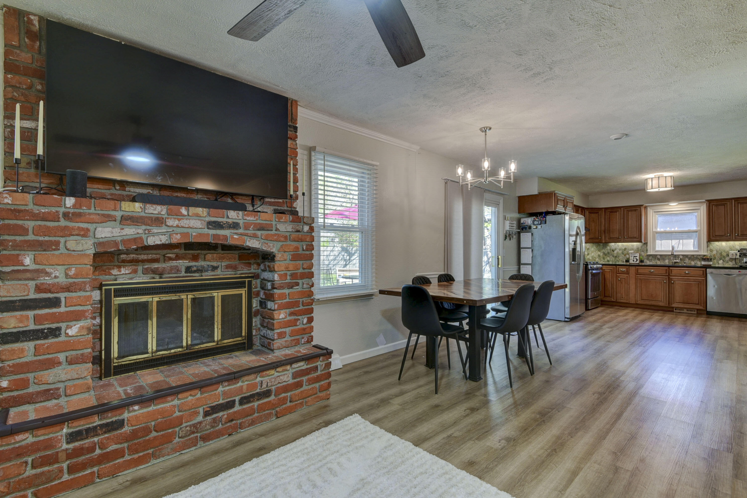 3409 South Rogers Avenue Property Photo 6