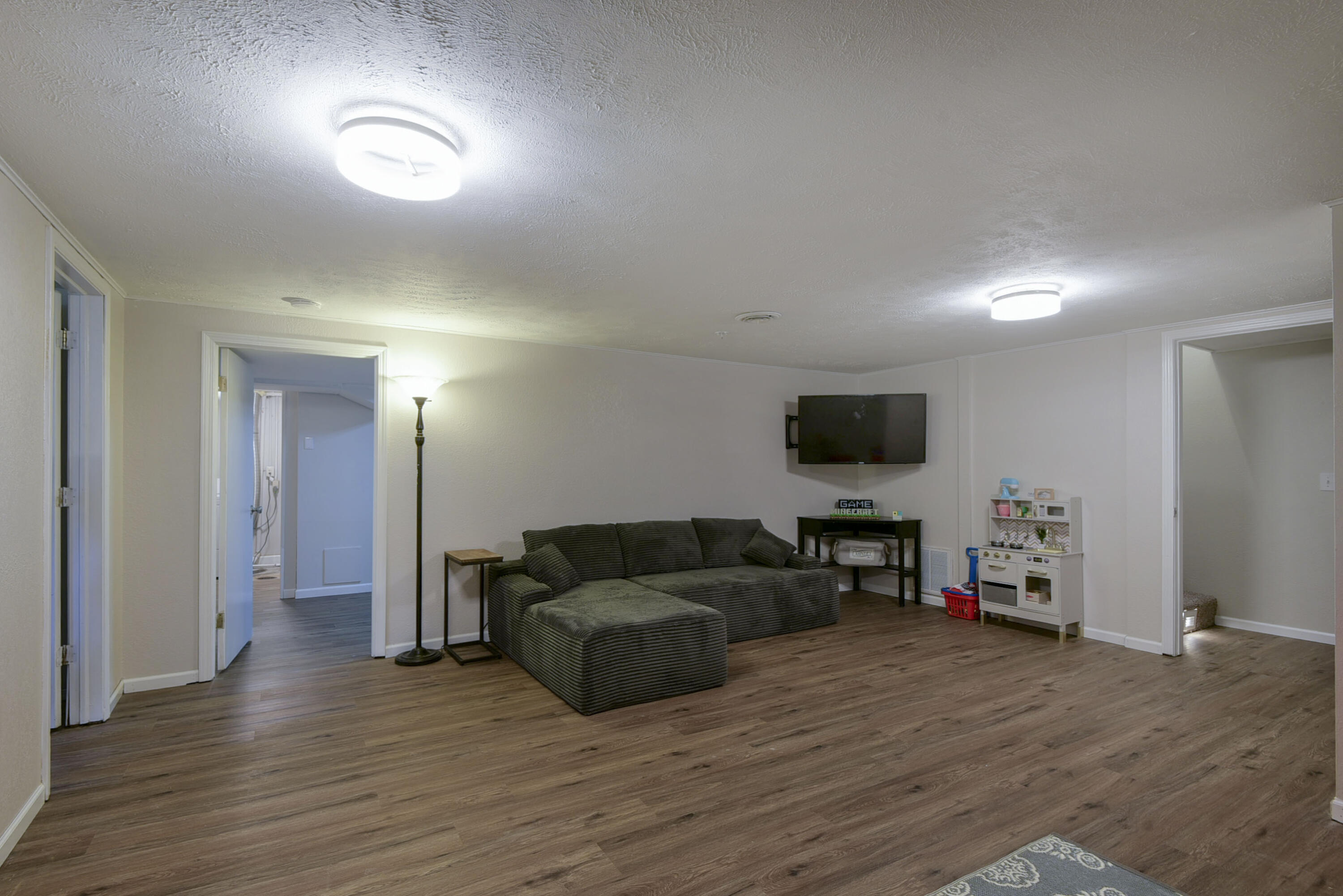 3409 South Rogers Avenue Property Photo 27