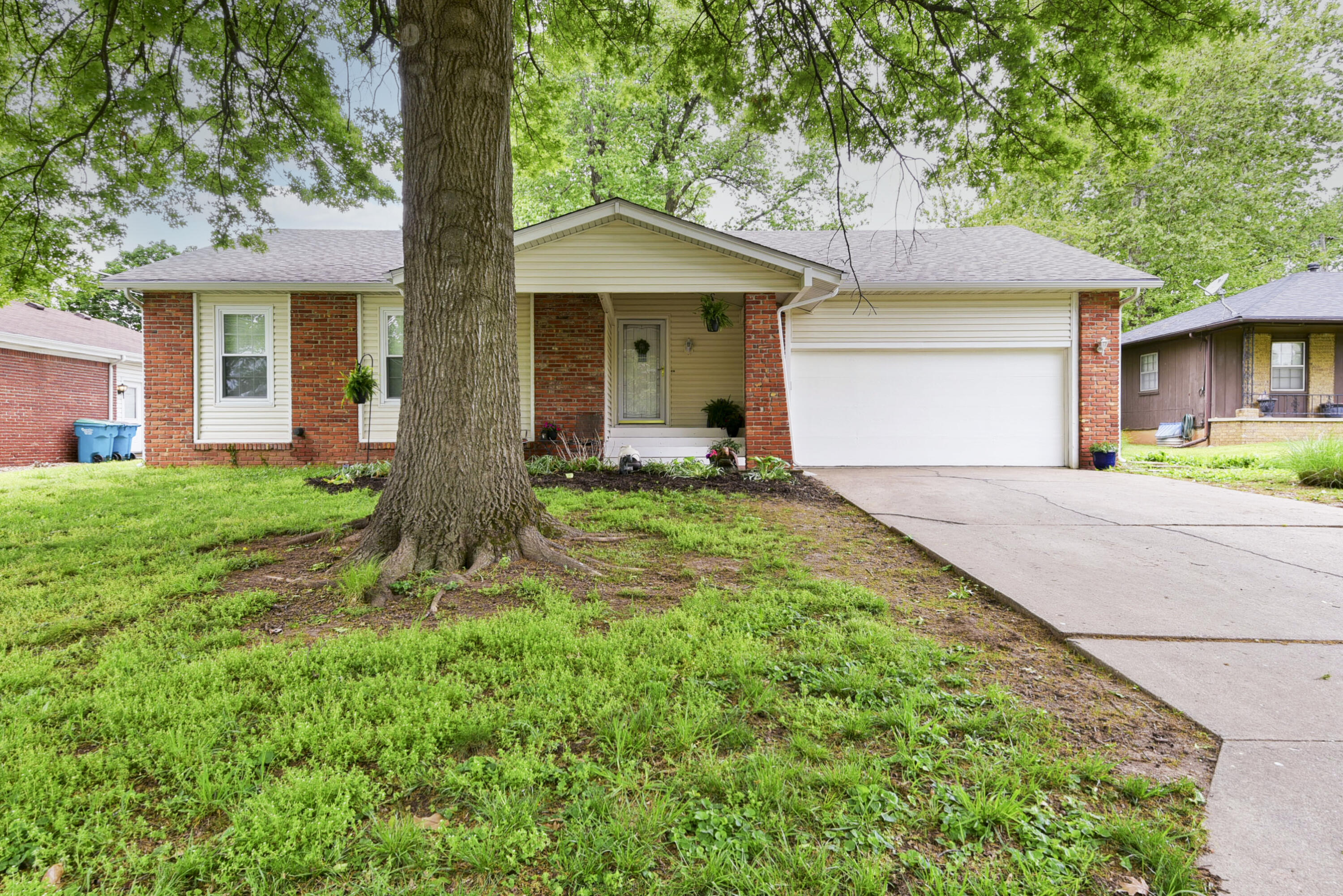 3409 South Rogers Avenue Property Photo 43