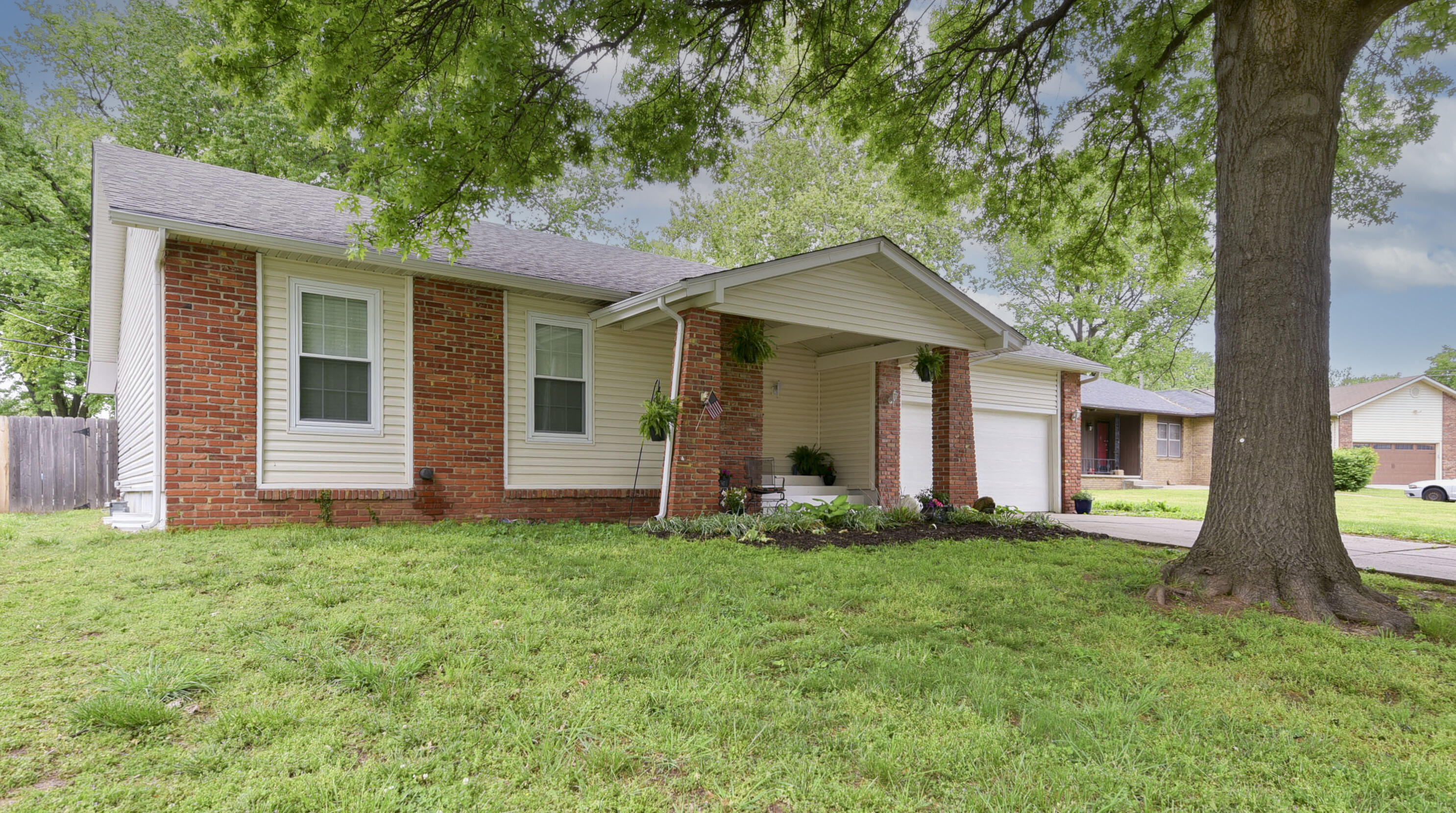 3409 South Rogers Avenue Property Photo 44