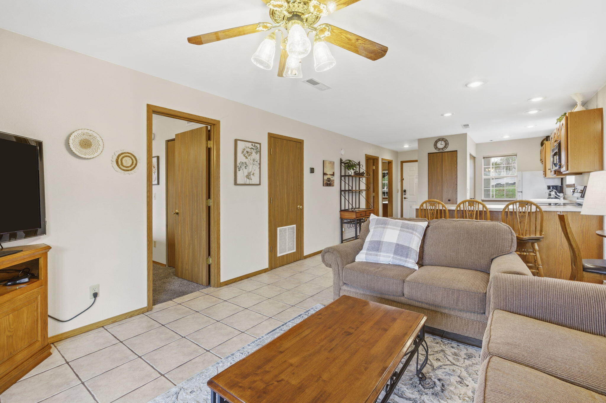 38 Lantern Bay Lane Apt 3 Property Photo 4