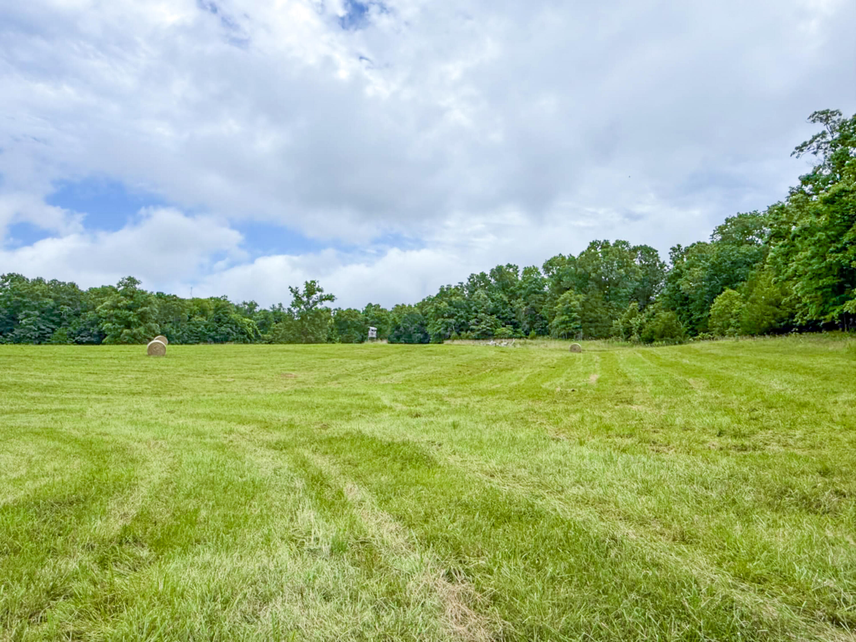 5748 County Road 3850 Property Photo 2