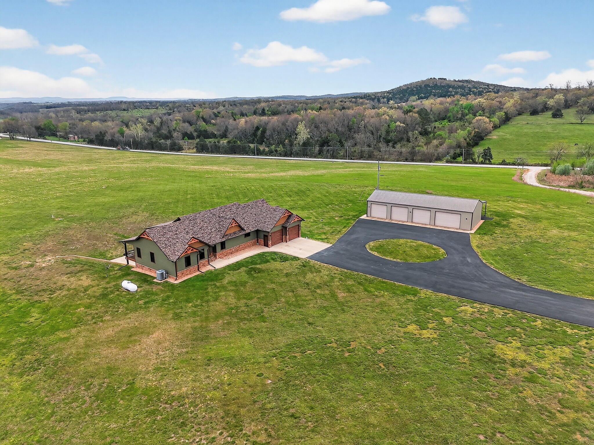 132 County Road 900 Property Photo 3
