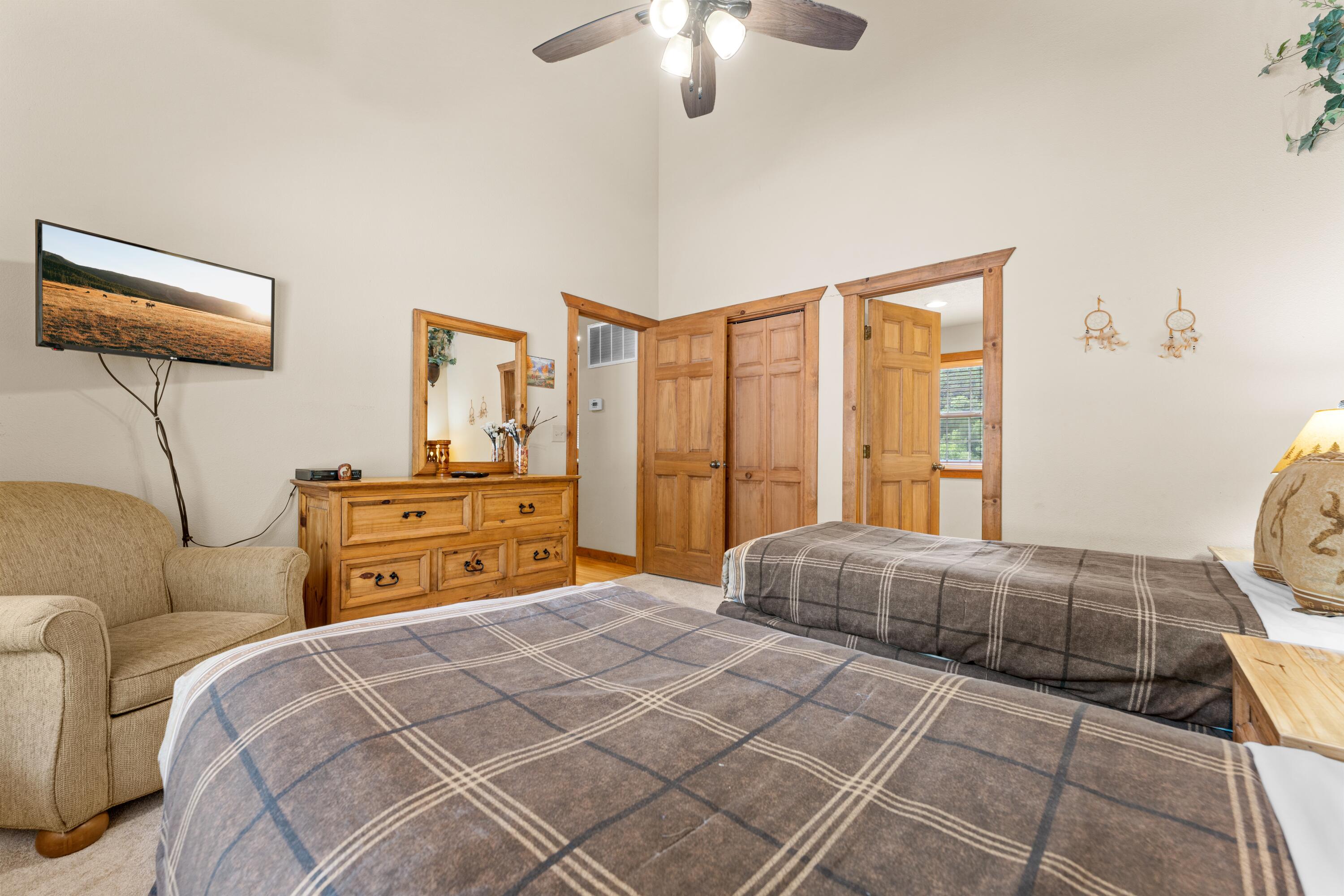 558 Baldknobber Drive 49 Property Photo 13