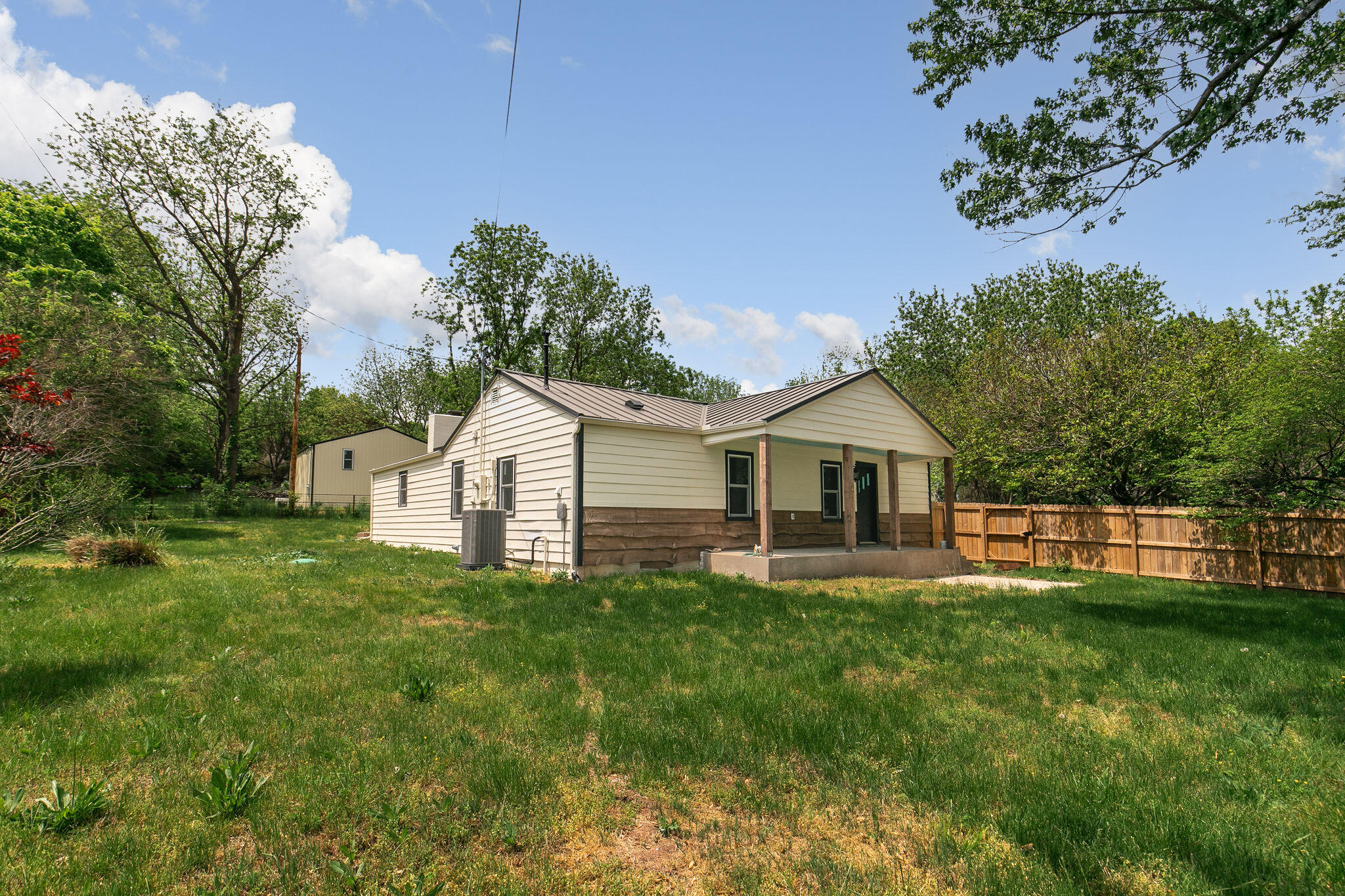 2031 North Farm Rd 197 Property Photo 1