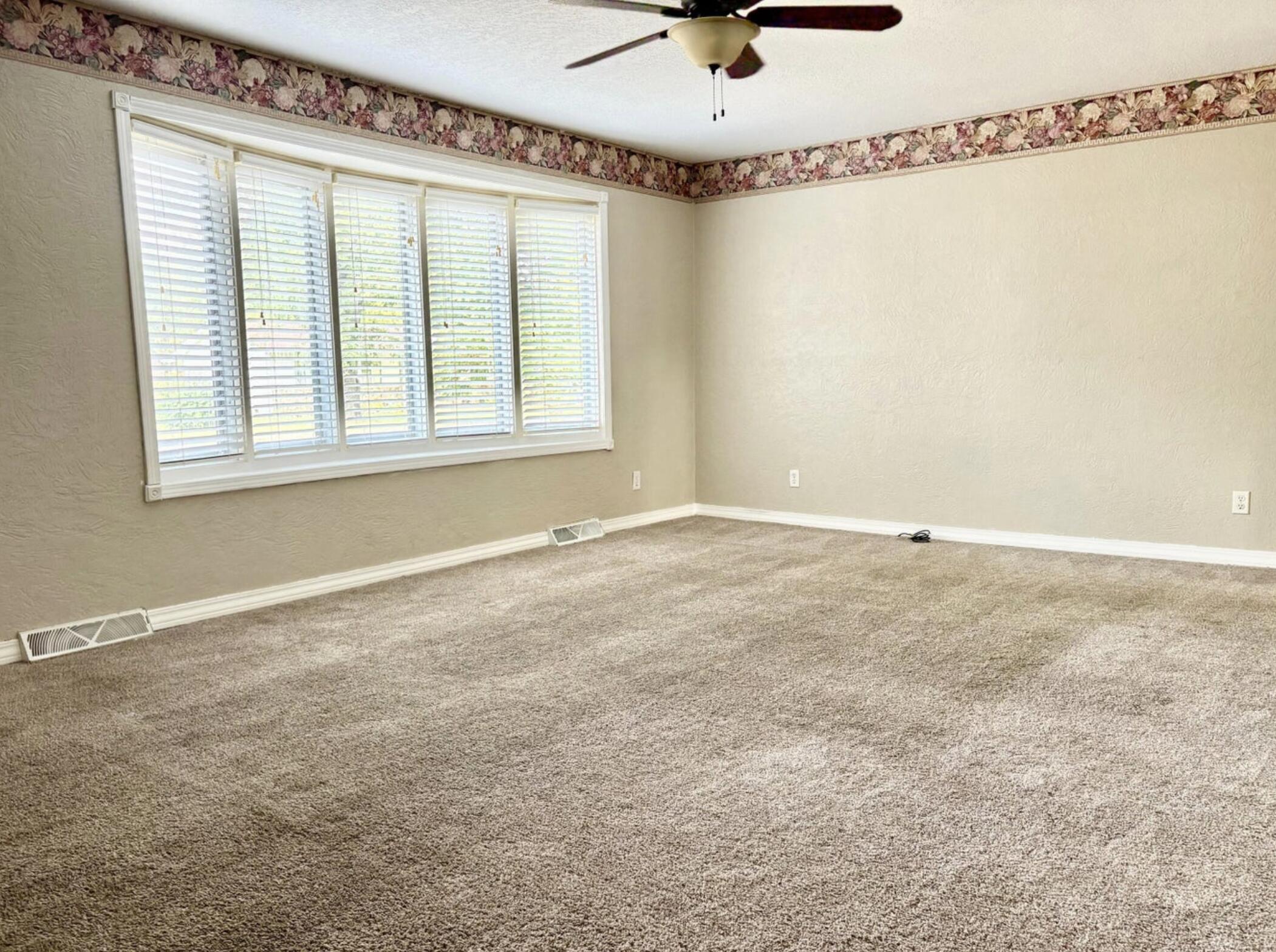 1006 East 10th Street Property Photo 6